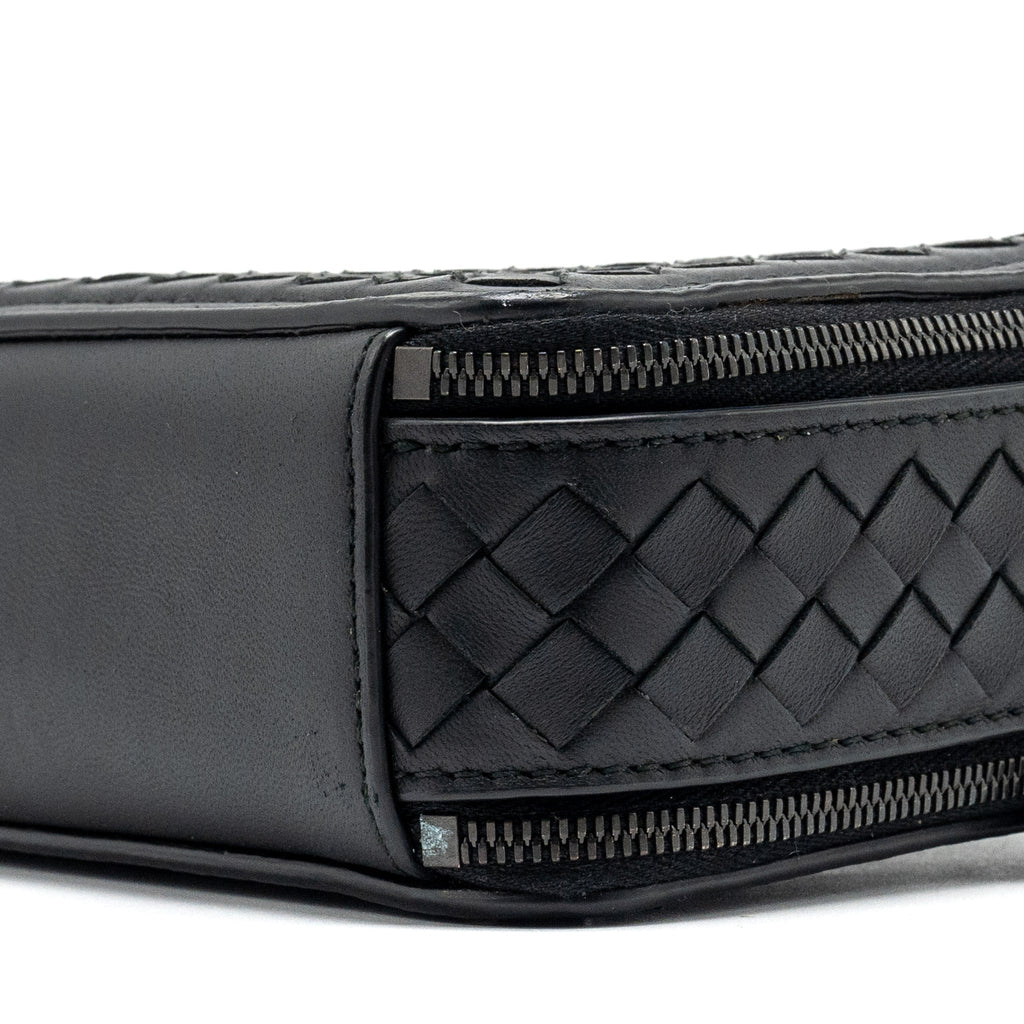 BOTTEGA VENETA SMALL ZIP CLUTCH WITH CHAIN LAMBSKIN BLACK RUTHENIUM HARDWARE