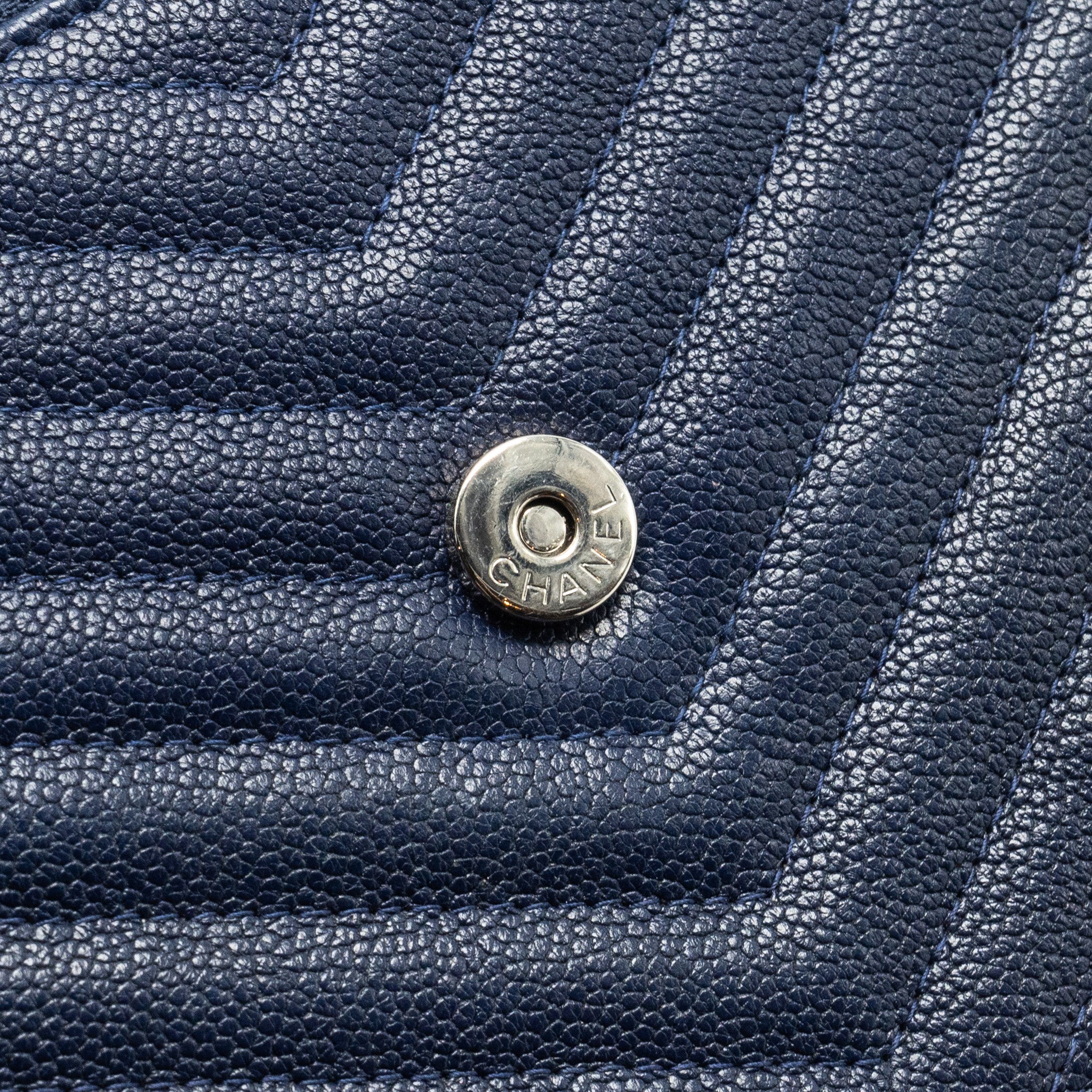 CHANEL SQUARE CHEVRON WALLET ON CHAIN NAVY CAVIAR NAVY SHW