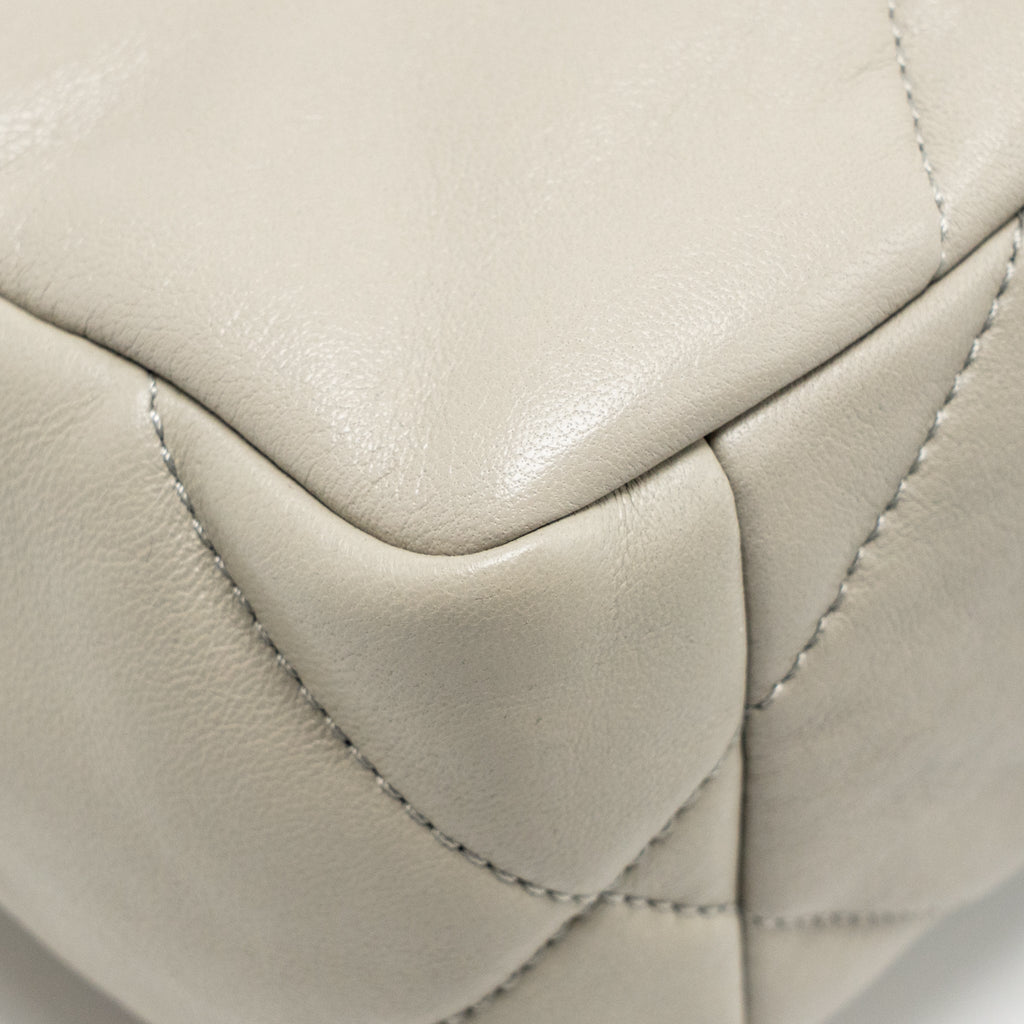 CHANEL SMALL 19 BAG LAMBSKIN LIGHT GREY MULTICOLOURED HARDWARE (MICROCHIP)