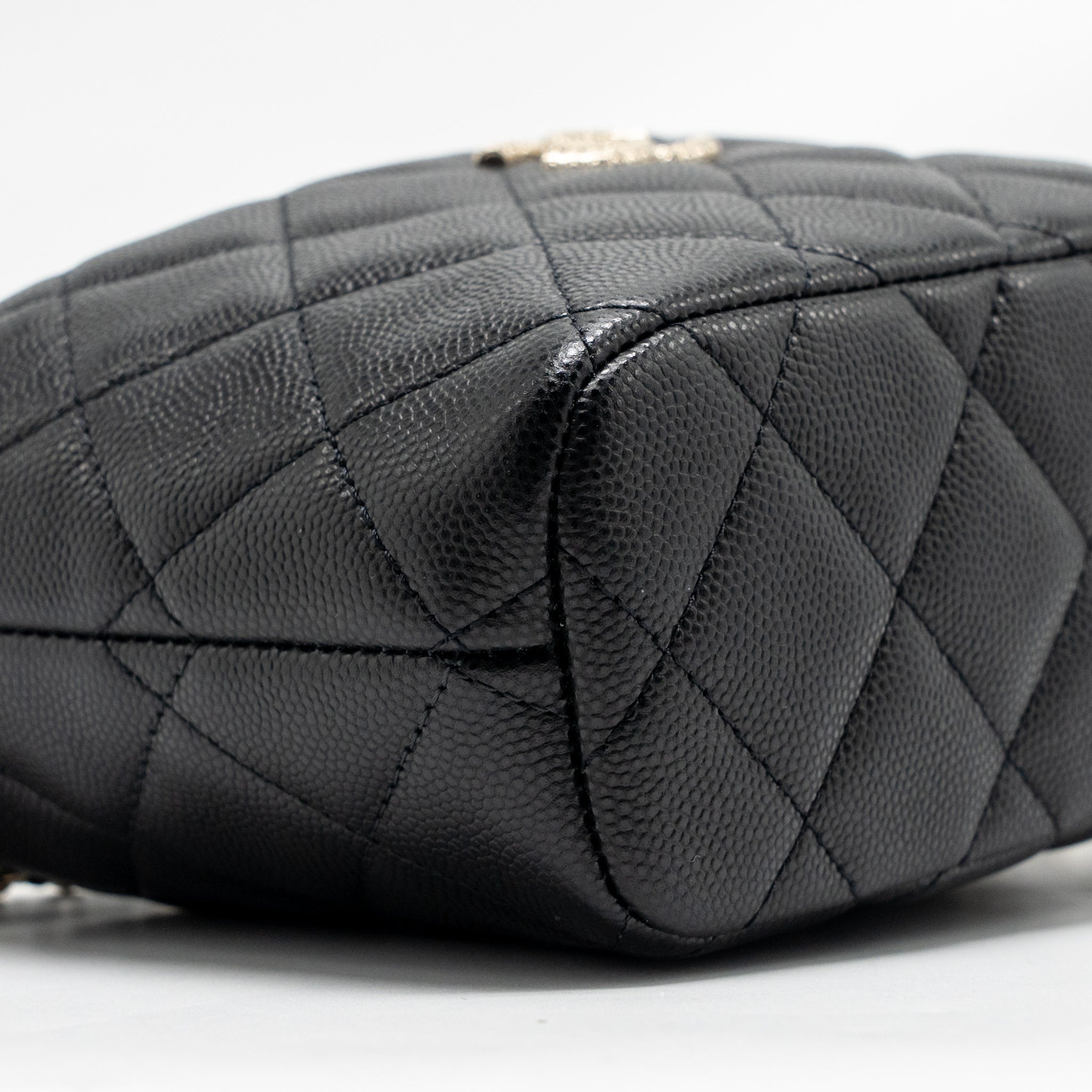 CHANEL 25C DETAIL CC LOGO QUILTED HOBO BAG CAVIAR BLACK LGHW (MICROCHIP)
