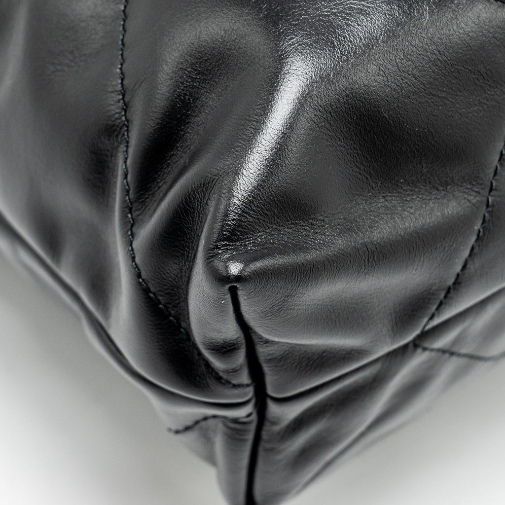 CHANEL MEDIUM 22 BAG SHINY CALFSKIN BLACK GHW