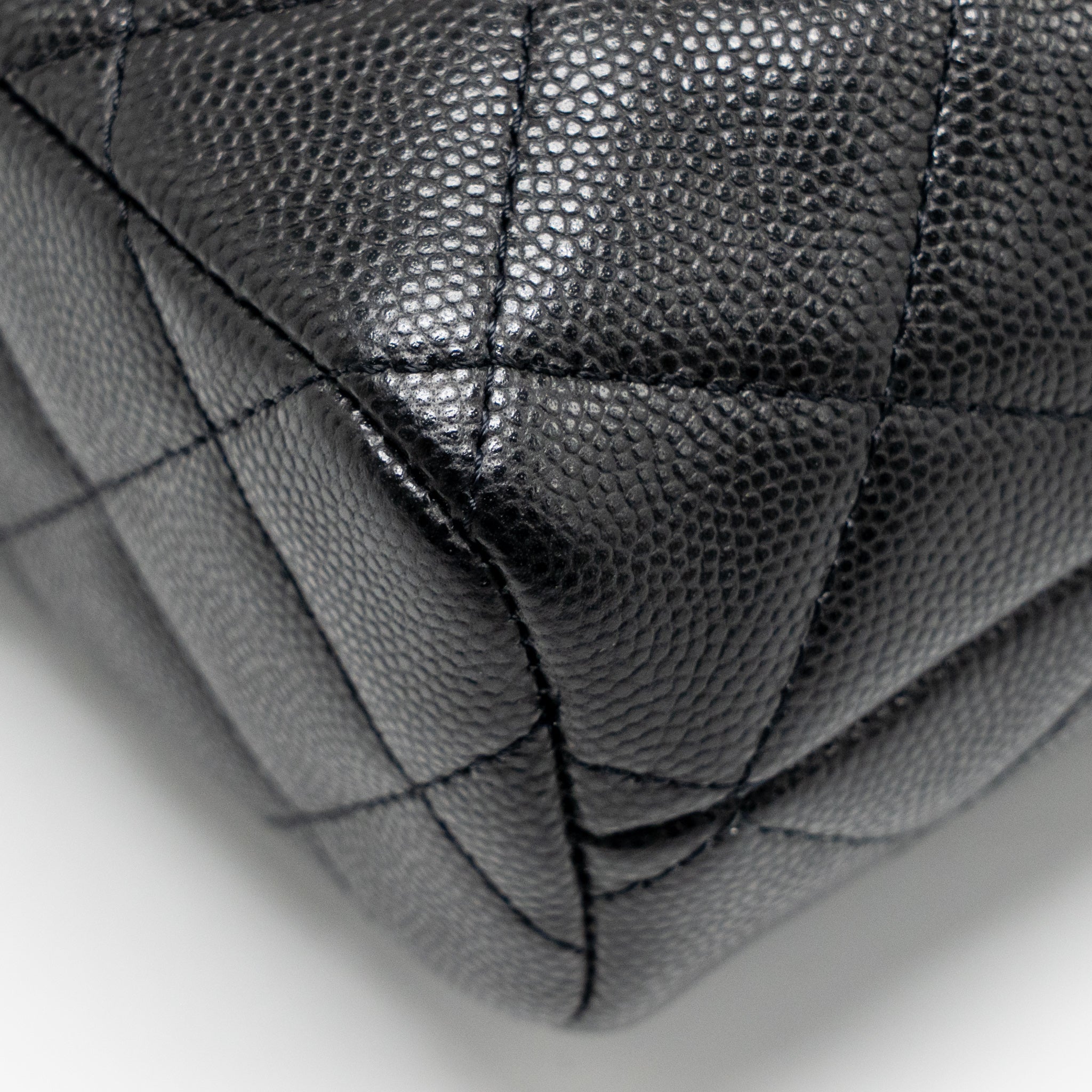 CHANEL 25C DETAIL CC LOGO QUILTED HOBO BAG CAVIAR BLACK LGHW (MICROCHIP)