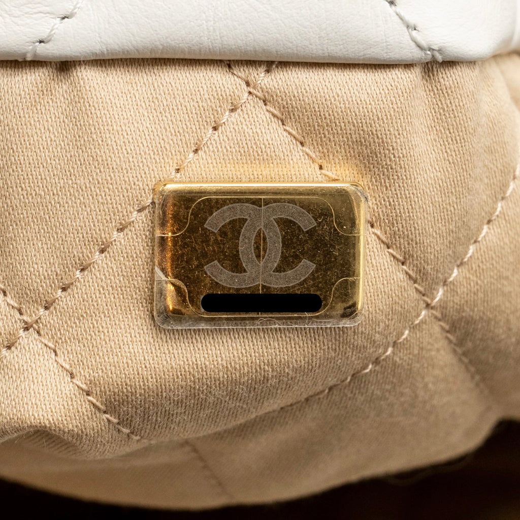 CHANEL LARGE 22 BAG SHINY CALFSKIN WHITE GHW (MICROCHIP)