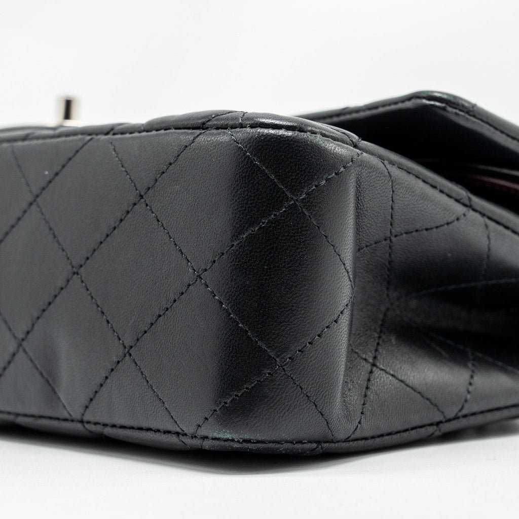 CHANEL MEDIUM CLASSIC DOUBLE FLAP BAG LAMBSKIN BLACK SHW