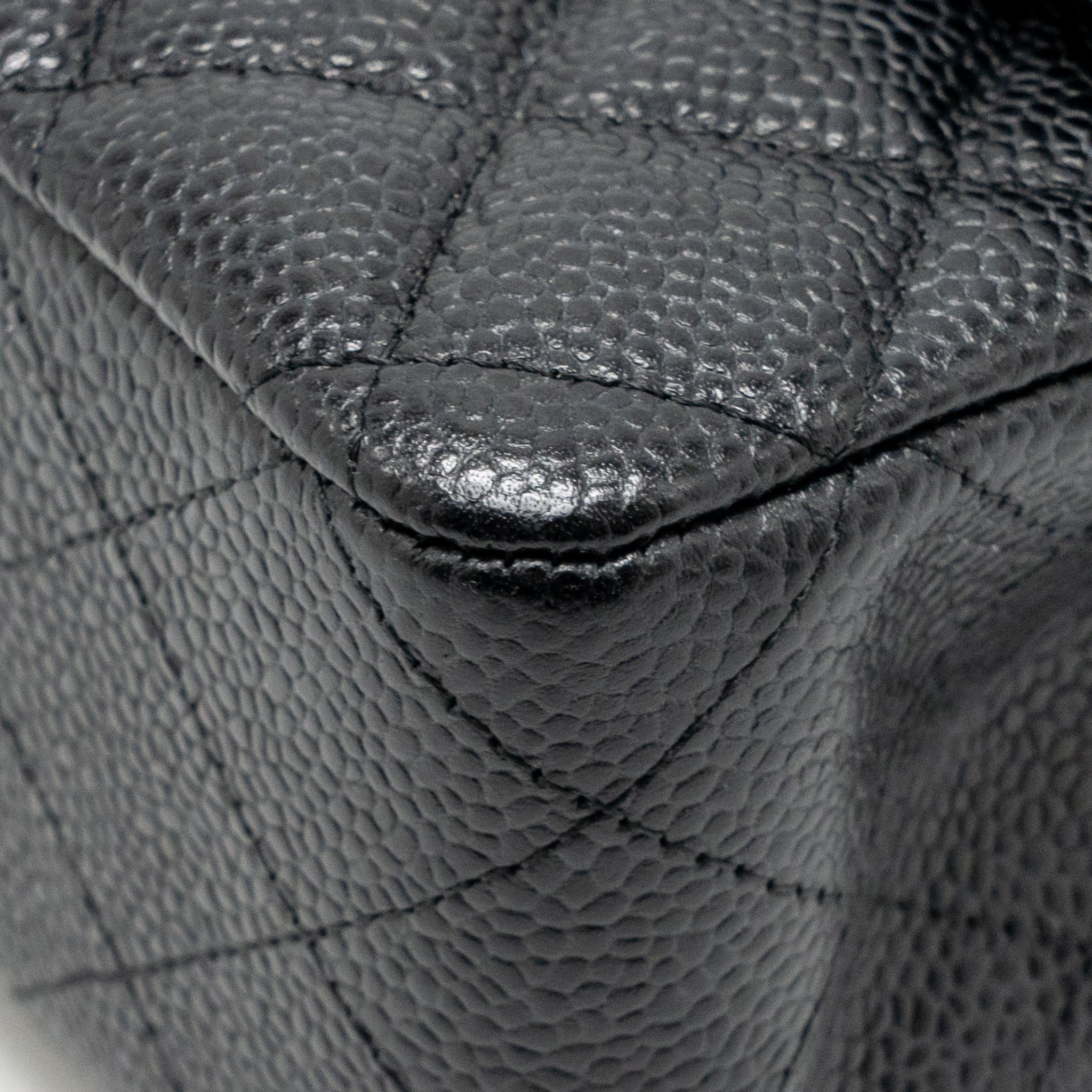 CHANEL MEDIUM CLASSIC DOUBLE FLAP BAG CAVIAR BLACK GHW