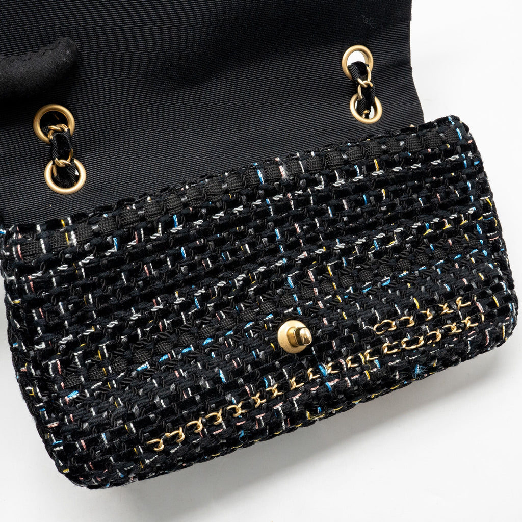 CHANEL MEDIUM SINGLE FLAP BAG TWEED BLACK GHW