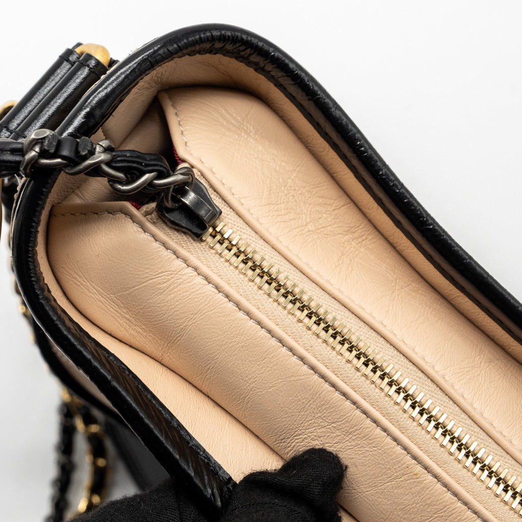 CHANEL SMALL GABRIELLE HOBO BAG CALFSKIN BEIGE / BLACK MULTICOLOUR HARDWARE