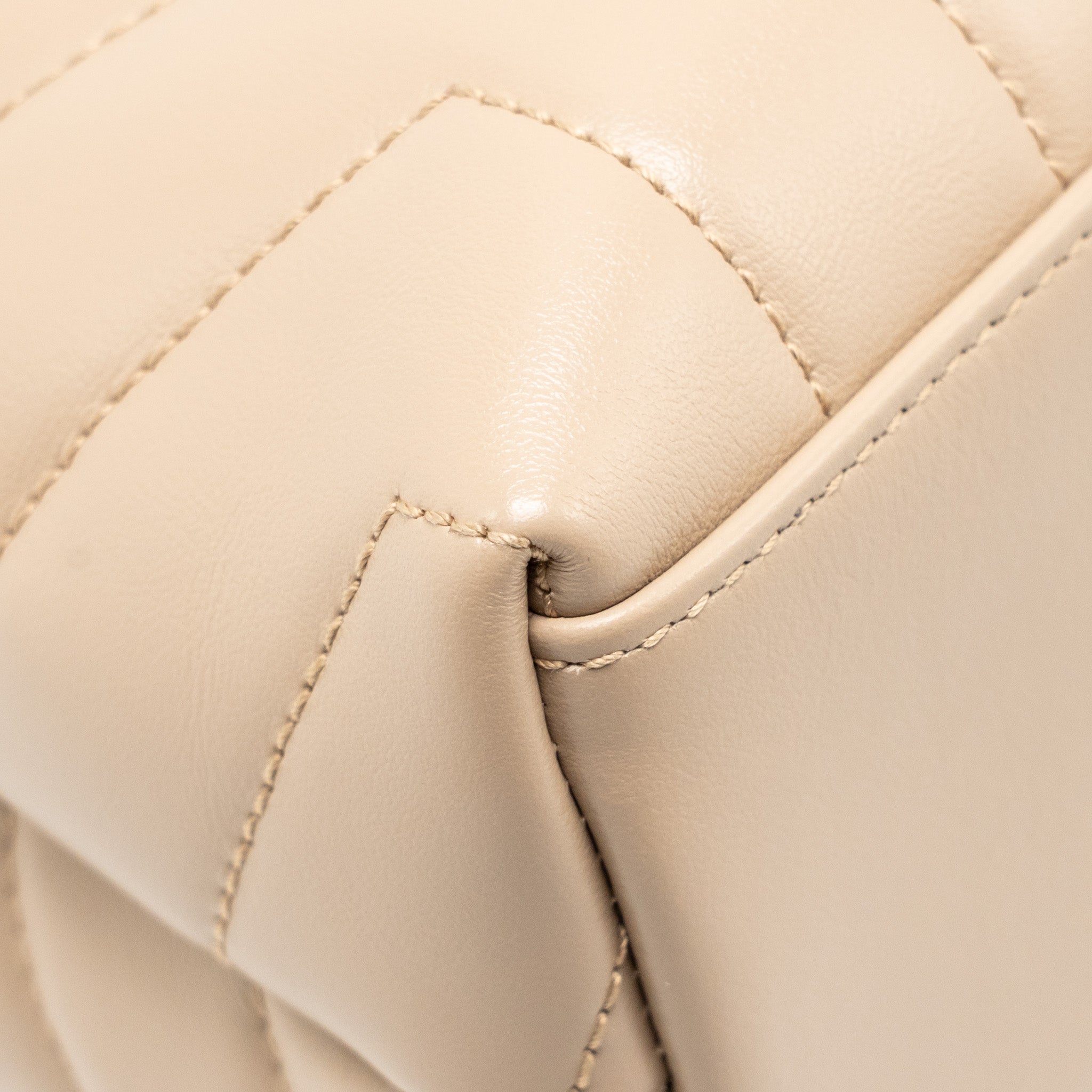 SAINT LAURENT / YSL SMALL LOU LOU SHOULDER BAG CALFSKIN BEIGE GHW