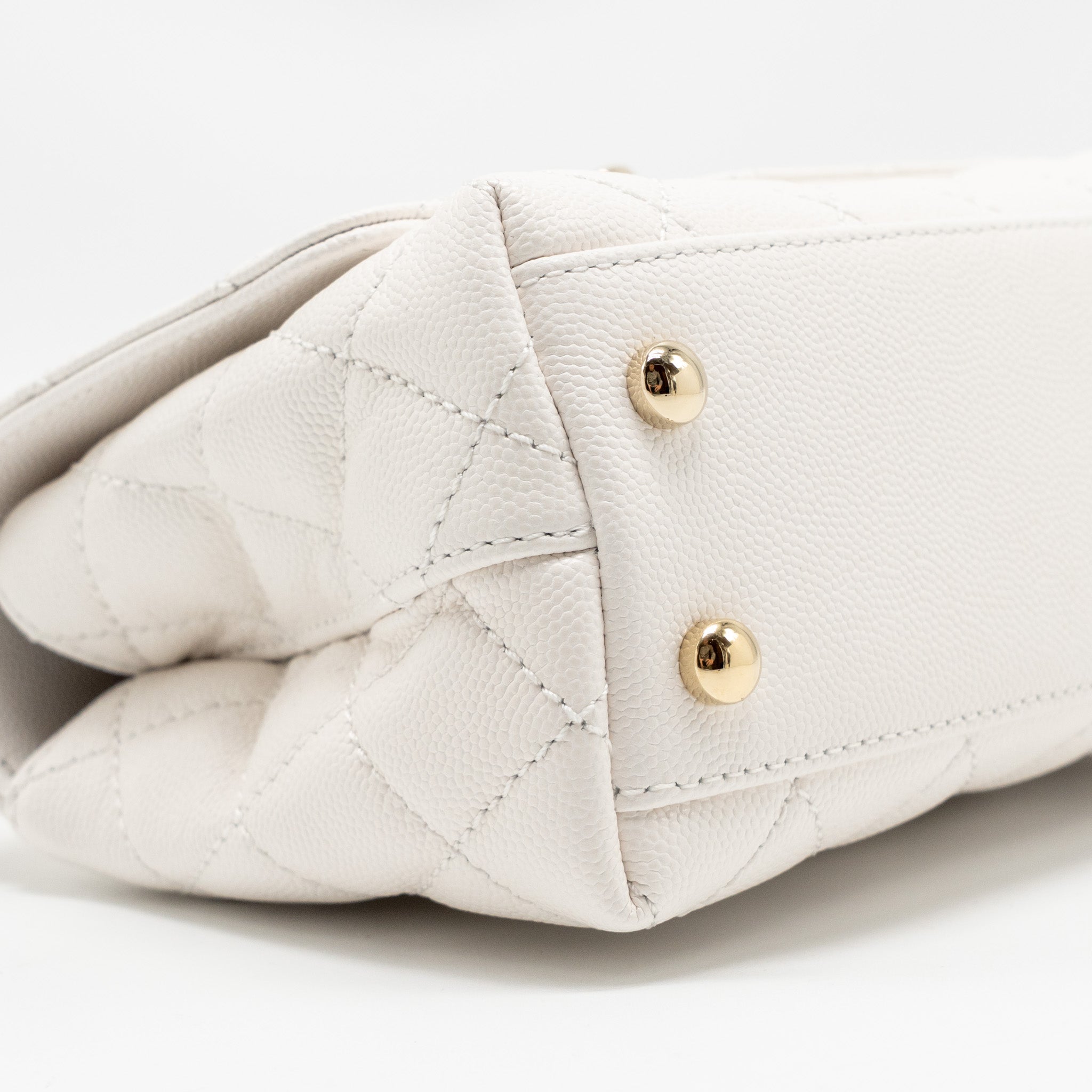 CHANEL MINI COCO HANDLE CAVIAR WHITE LGHW (MICROCHIP)