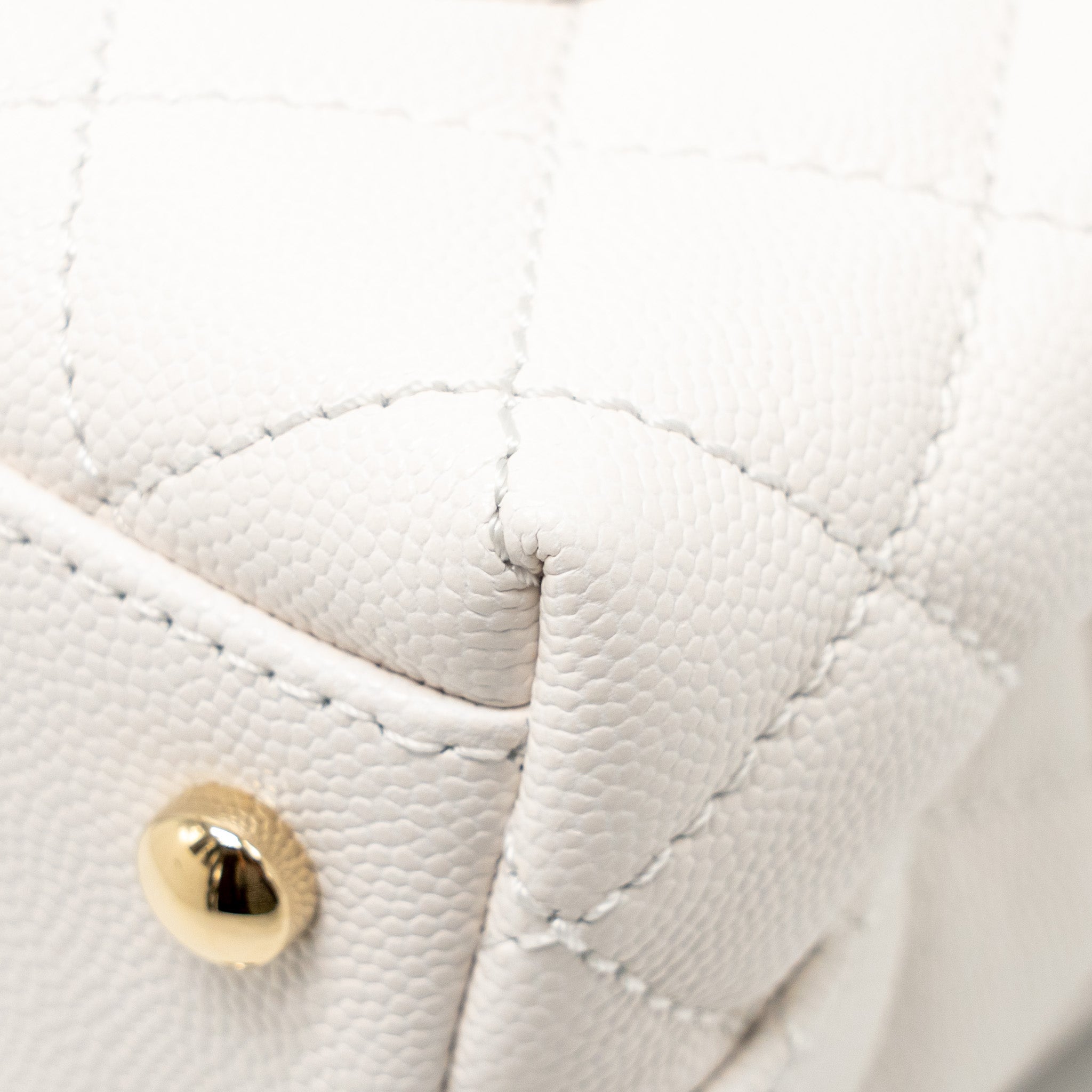CHANEL MINI COCO HANDLE CAVIAR WHITE LGHW (MICROCHIP)