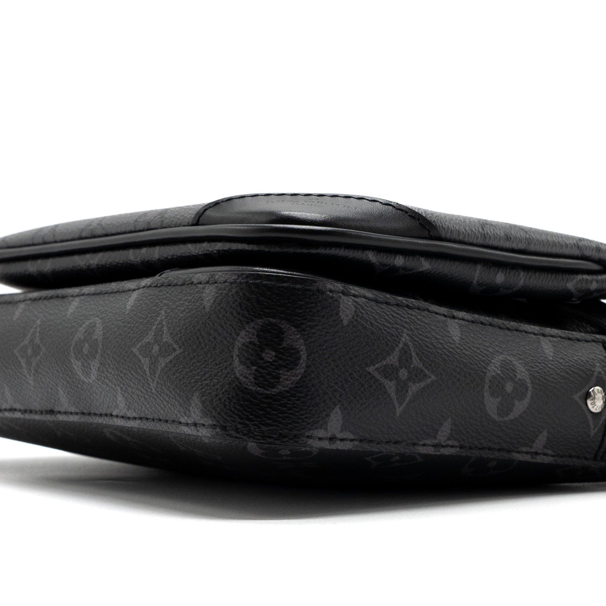 LOUIS VUITTON TRIO MESSENGER BAG MONOGRAM ECLIPSE SHW