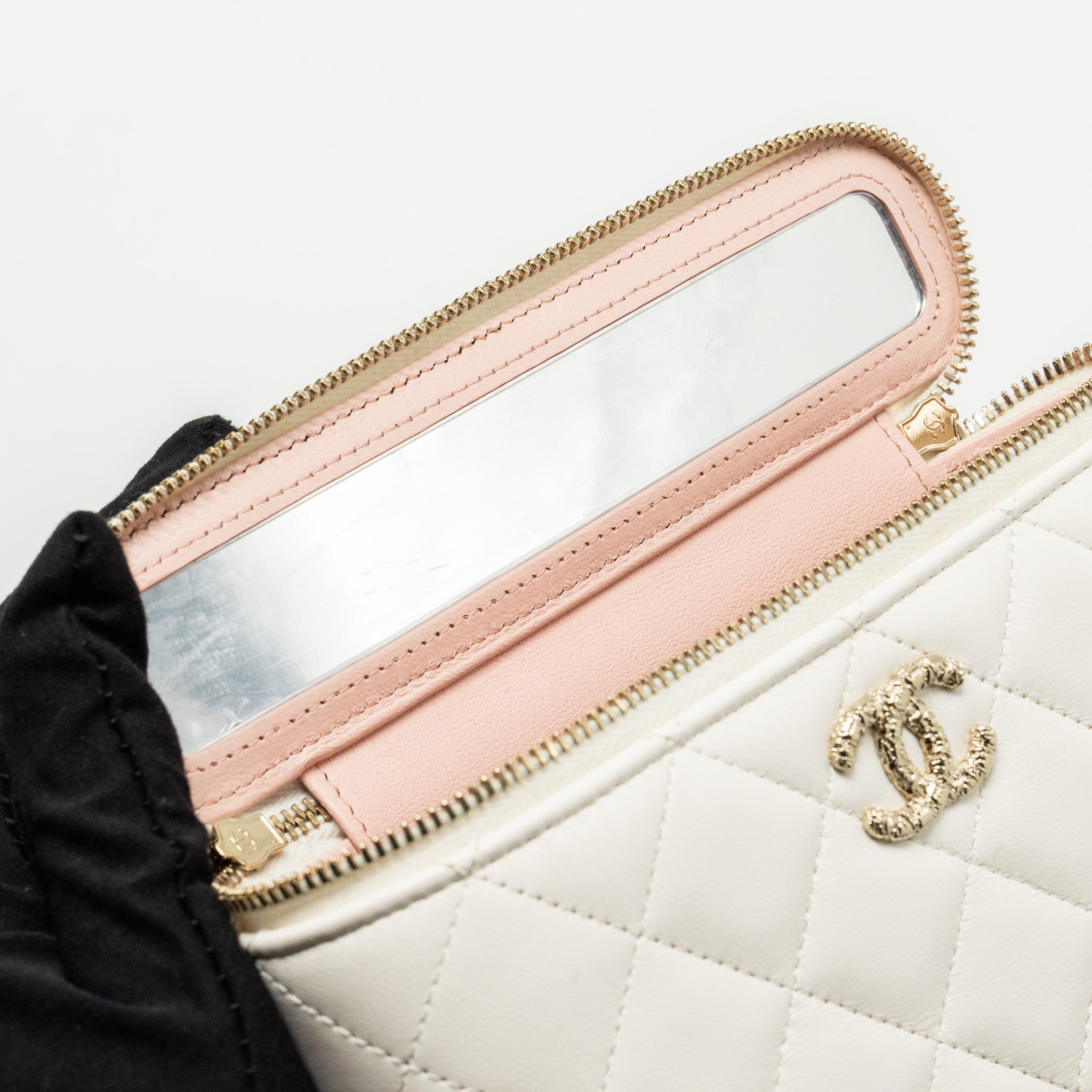 CHANEL 23K CAMELLIA TOP HANDLE LONG VANITY CASE WITH CHAIN CALFSKIN WHITE LGHW (MICROCHIP)