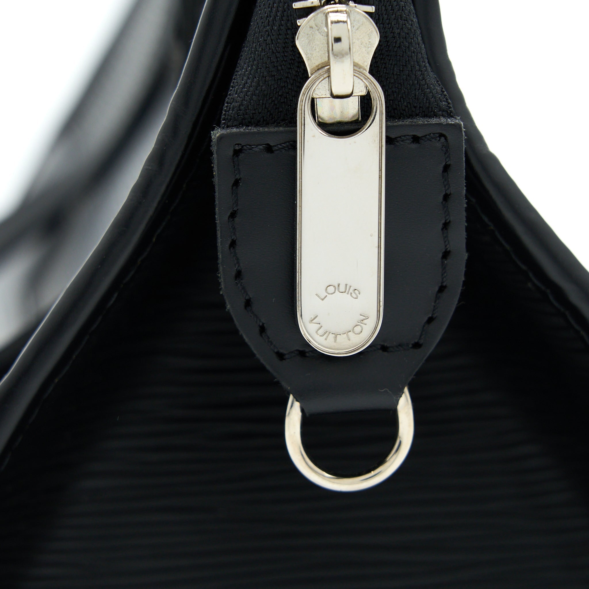 LOUIS VUITTON MADELEINE PM EPI BLACK SHW