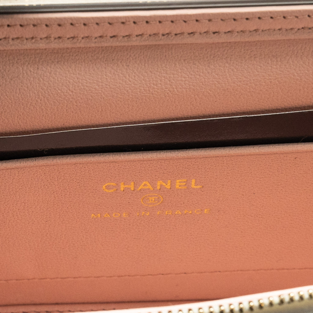 CHANEL 23K CAMELLIA TOP HANDLE LONG VANITY CASE WITH CHAIN CALFSKIN WHITE LGHW (MICROCHIP)