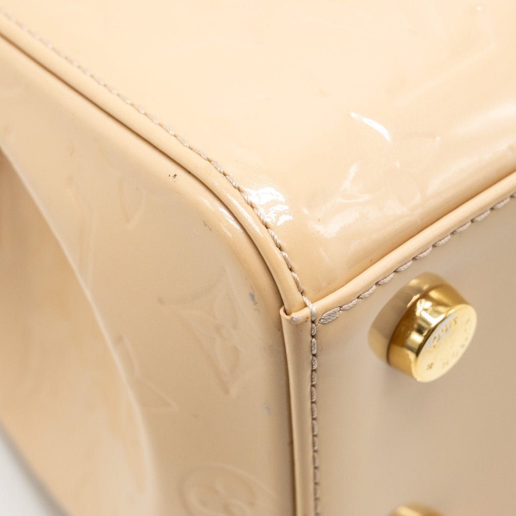LOUIS VUITTON VERNIS BREA MM PATENT MONOGRAM BEIGE GHW