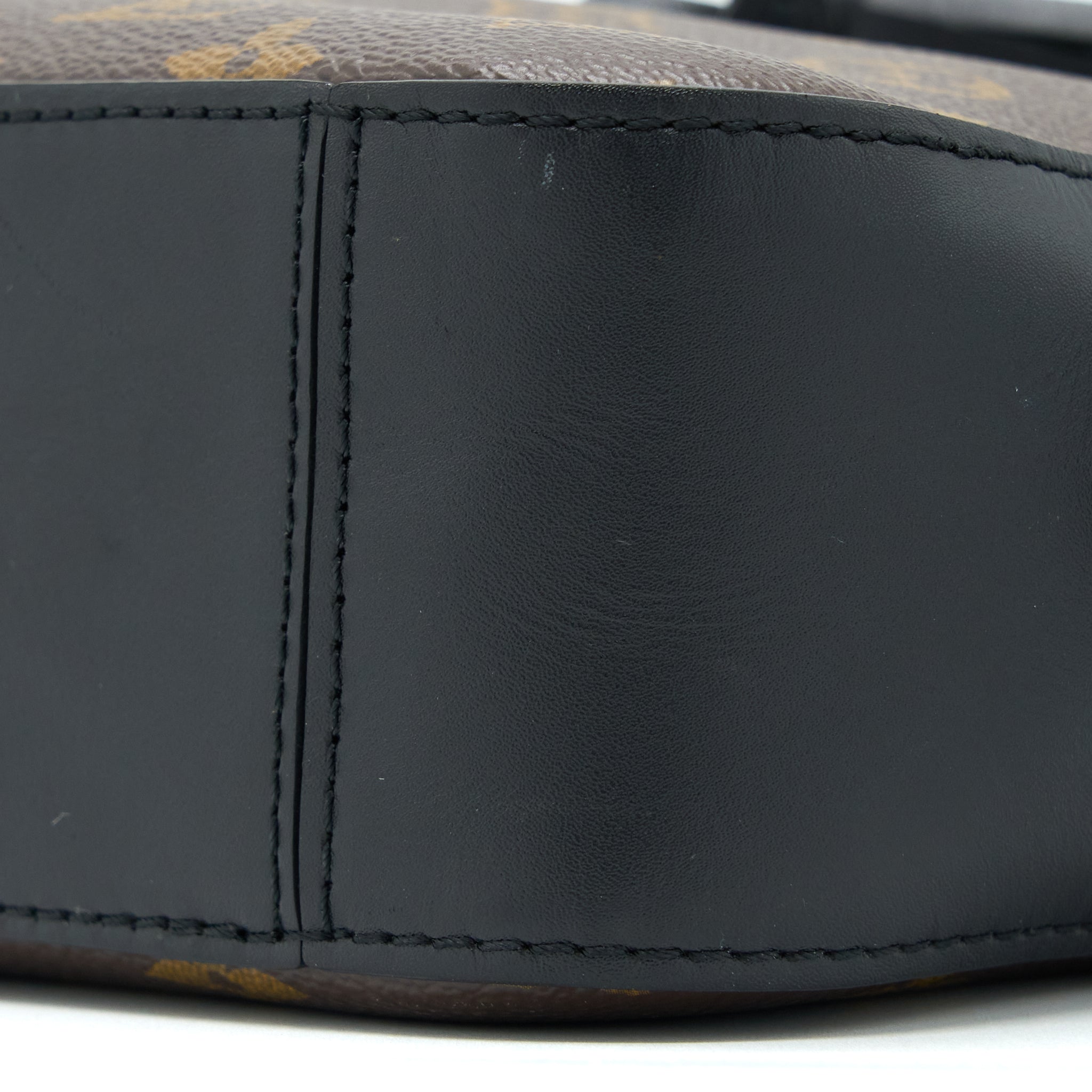 LOUIS VUITTON CROSSBODY CAMERA BAG MONOGRAM CANVAS/BLACK LEATHER GHW