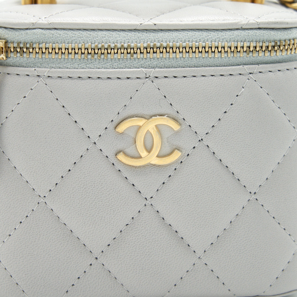 CHANEL 21A SMALL HANDLE VANITY WITH CHAIN GREY WITH GHW