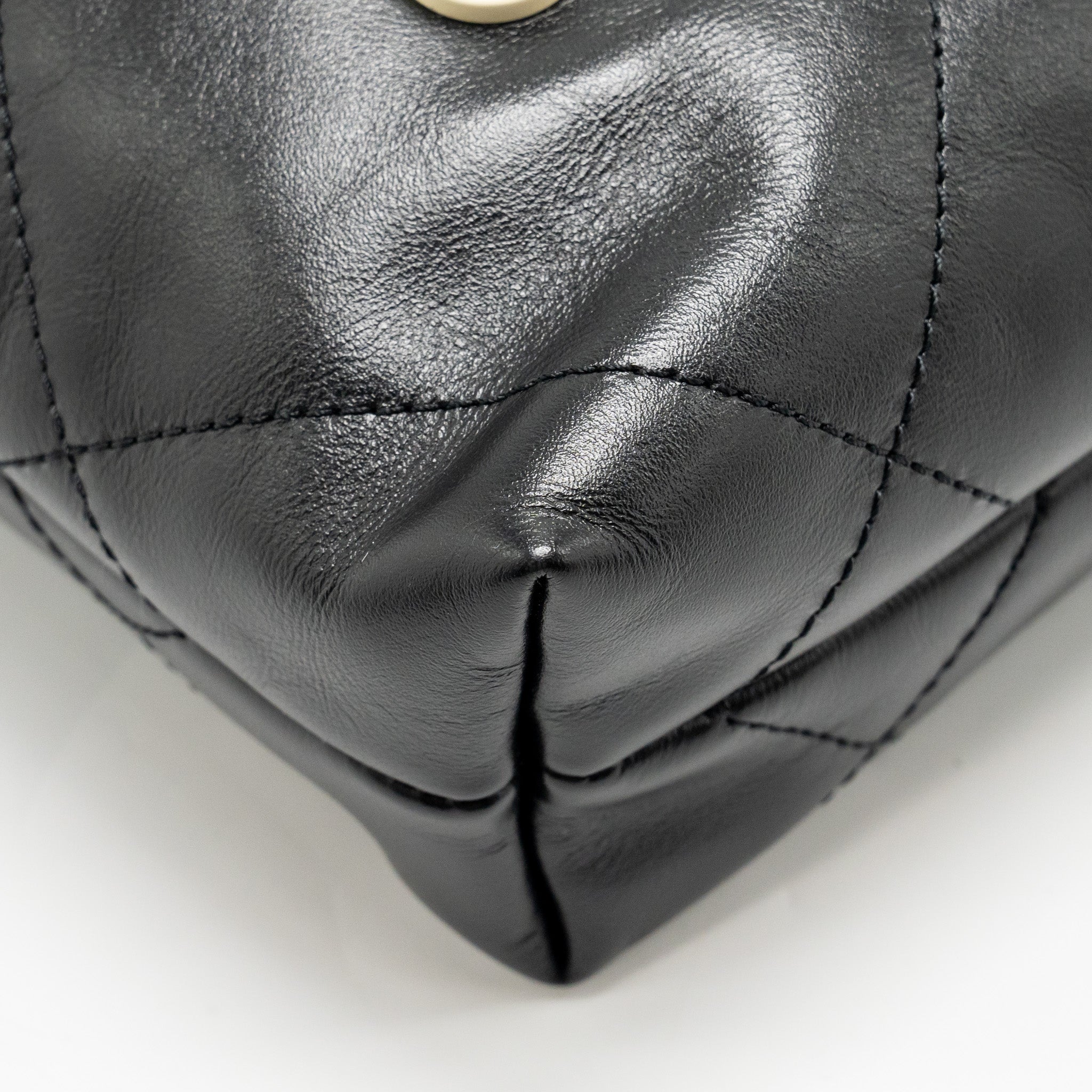 CHANEL MINI 22 BAG SHINY CALFSKIN BLACK GHW (MICROCHIP)