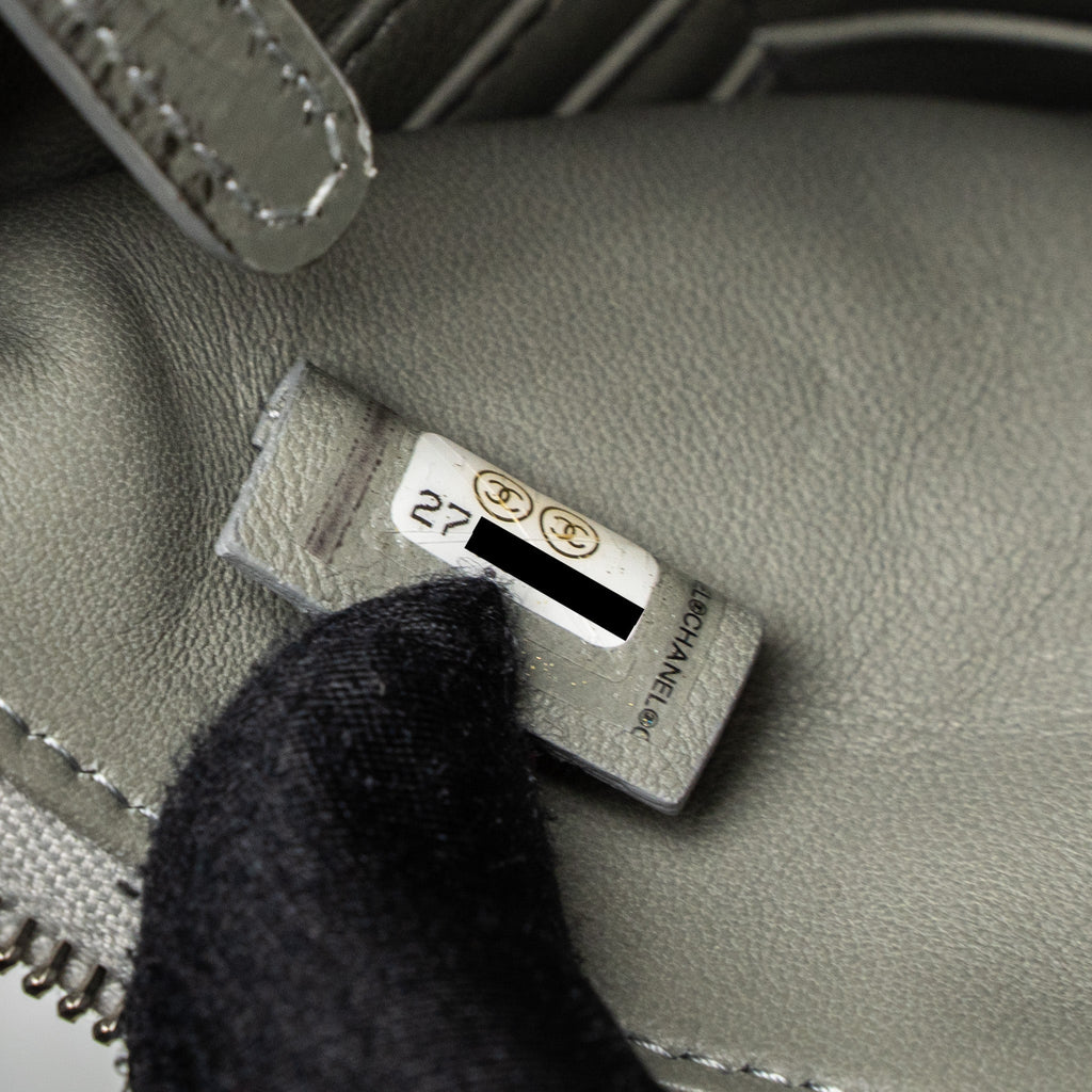 CHANEL 31 CLUTCH BAG GOATSKIN METALLIC SILVER SHW