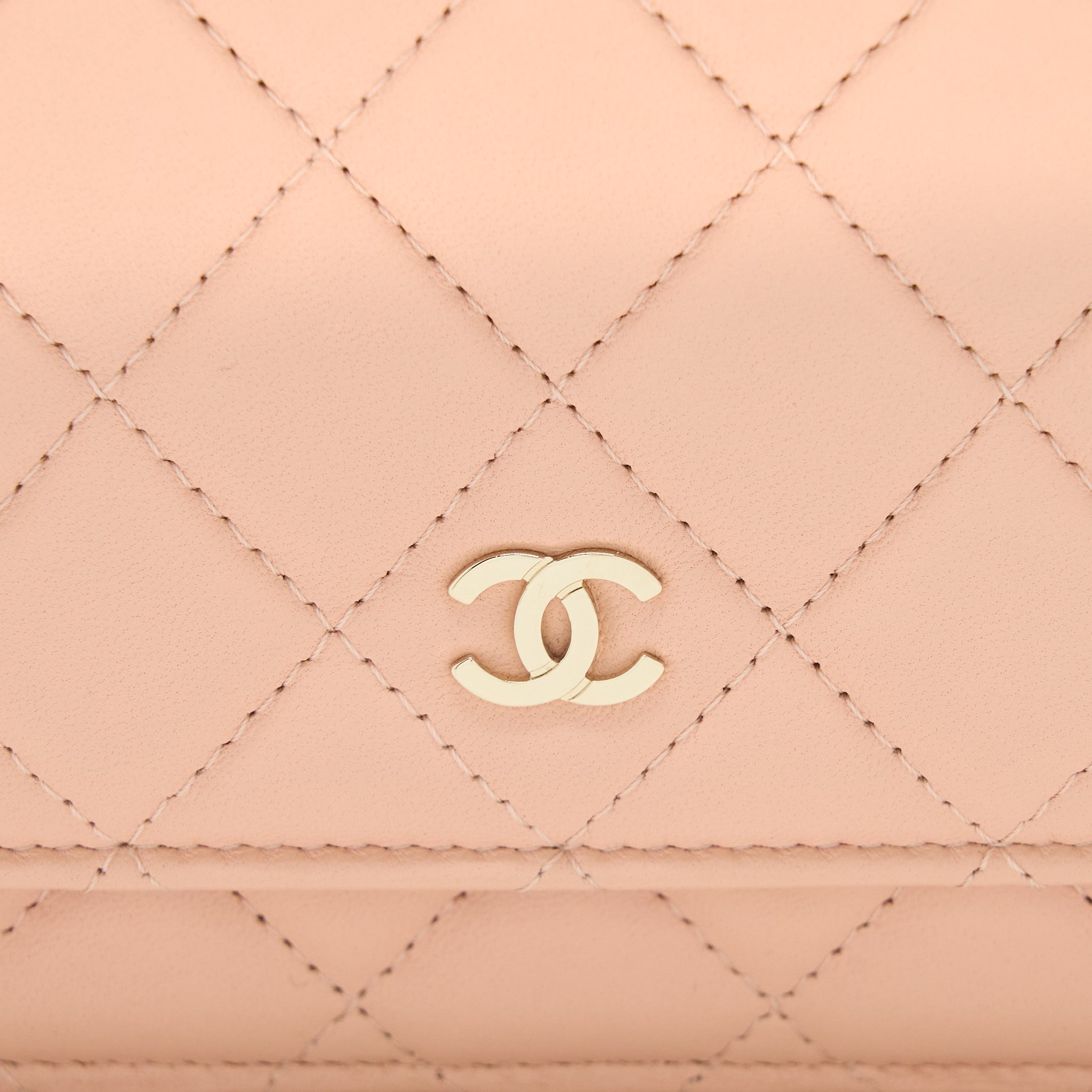 CHANEL CLASSIC WALLET ON CHAIN LAMBSKIN LIGHT PINK LGHW