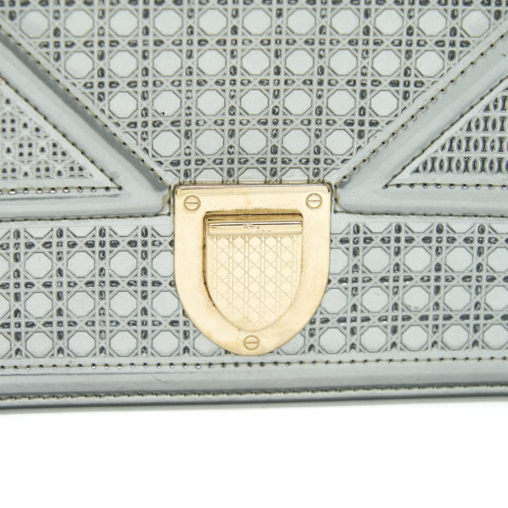 DIOR DIORAMA WALLET ON CHAIN METALLIC SILVER GHW