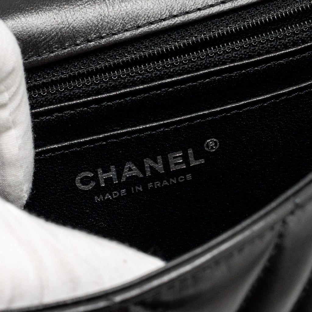 CHANEL MINI 2.55 REISSUE CHEVRON CALFSKIN SO BLACK