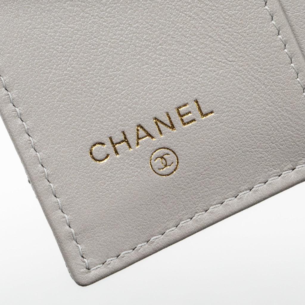 CHANEL COMPACT WALLET CAVIAR LIGHT GREY LGHW