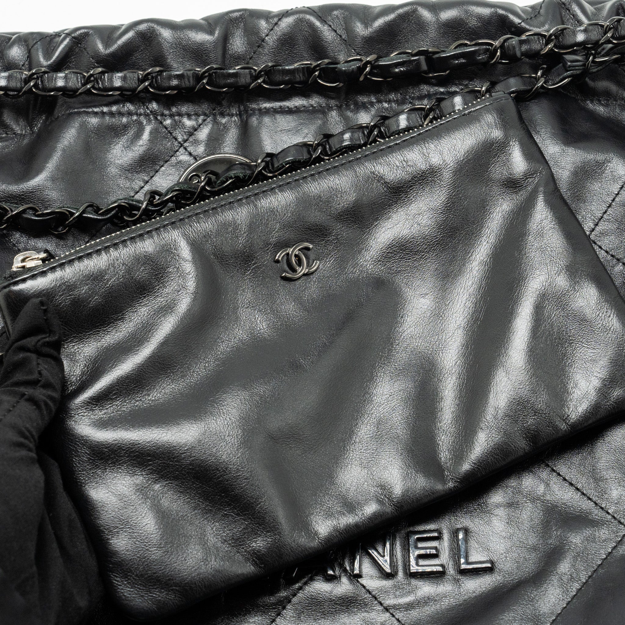 CHANEL MEDIUM 22 BAG CALFSKIN SO BLACK (MICROCHIP)