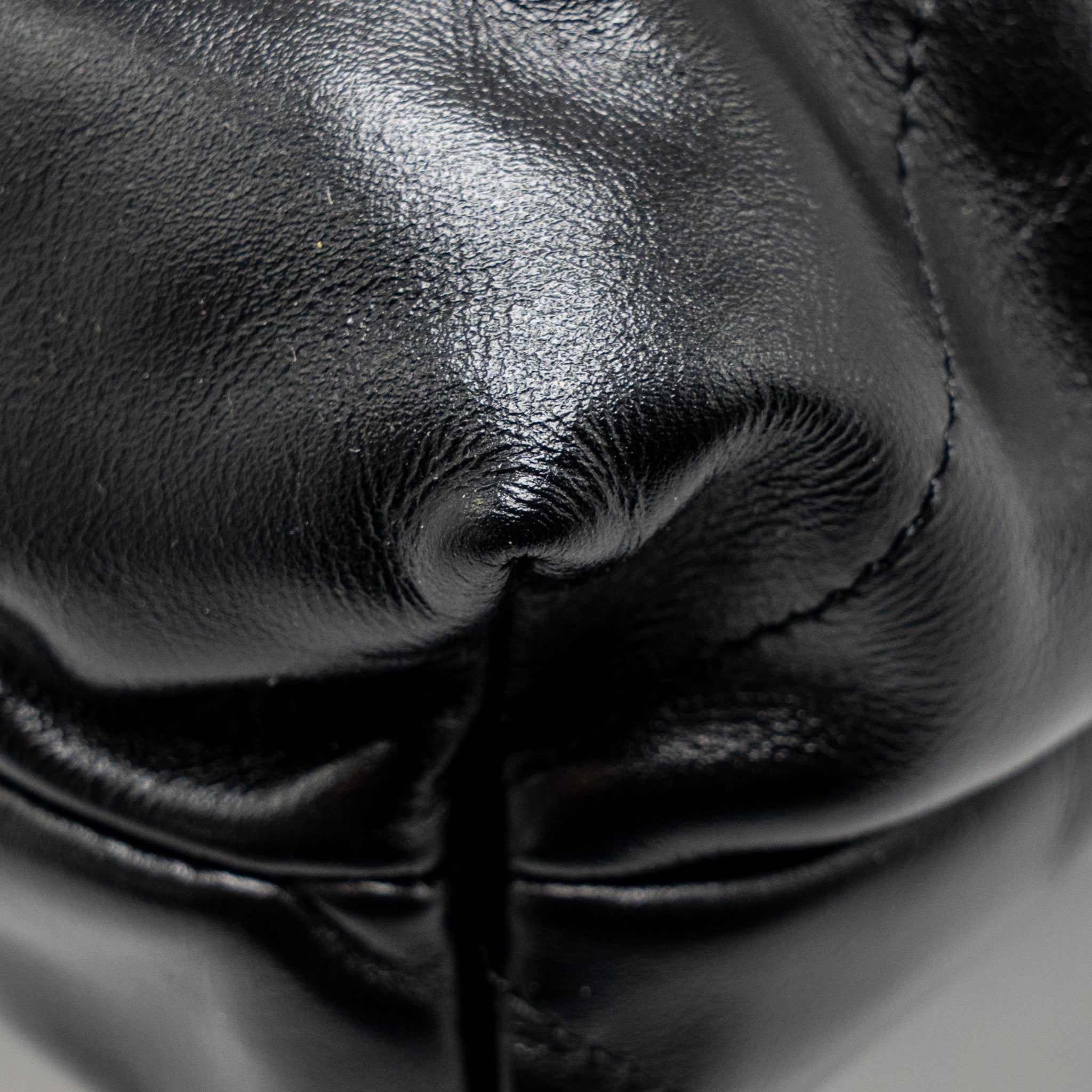 CHANEL MEDIUM 22 BAG SHINY CALFSKIN BLACK GHW (MICROCHIP)