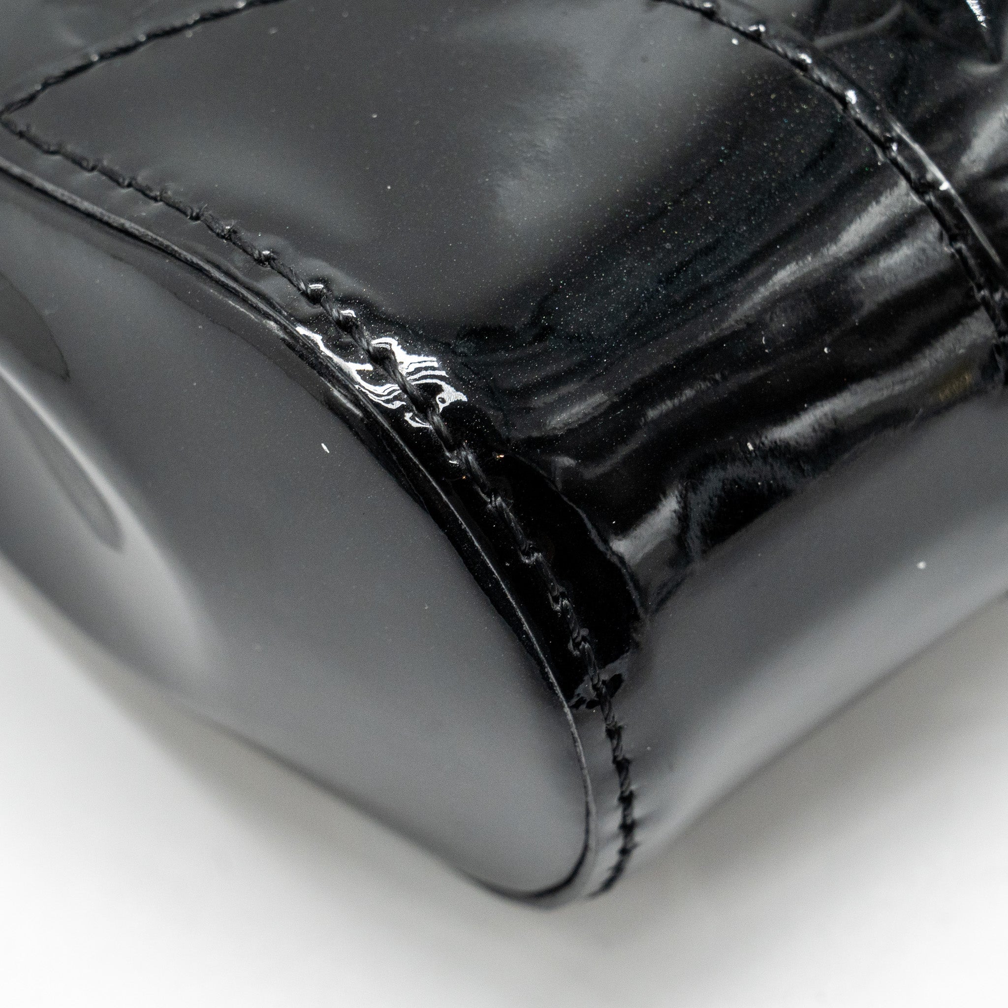 LOUIS VUITTON VERNIS SANTA MONICA CLUTCH PATENT BLACK GHW