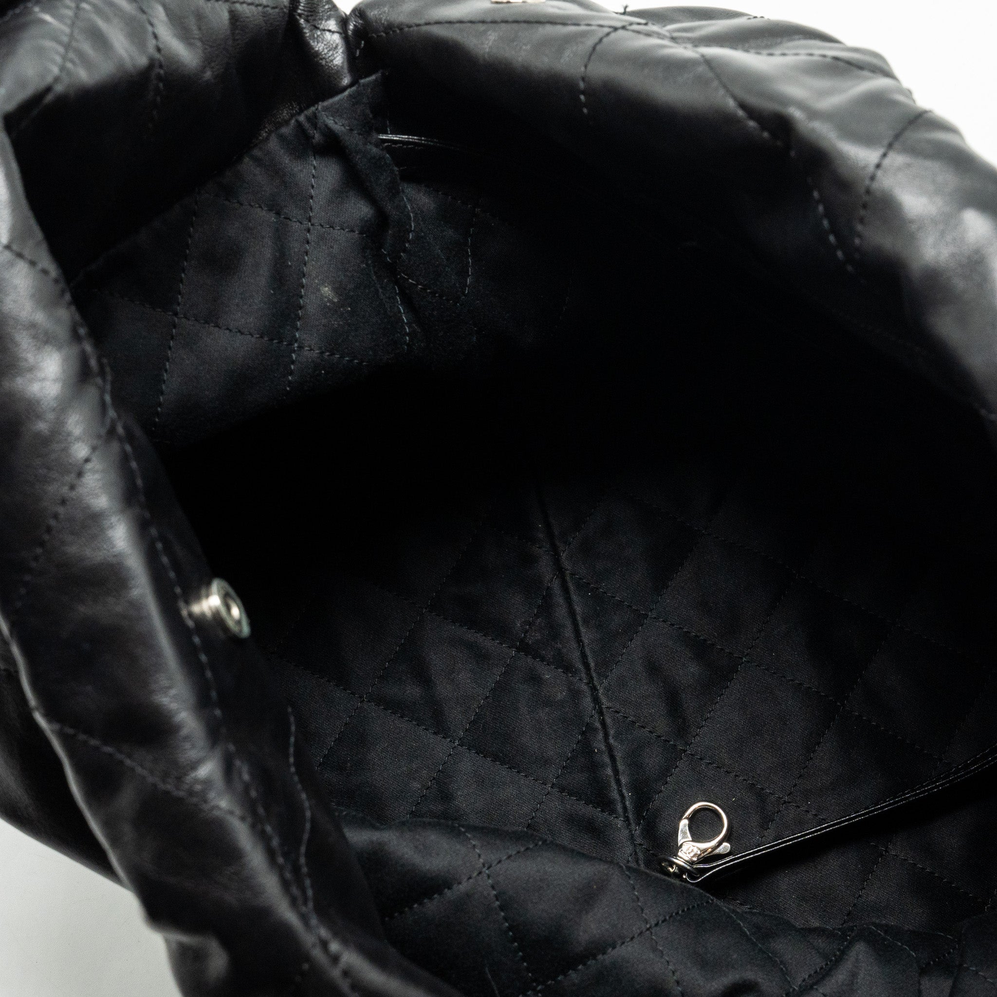 CHANEL MEDIUM 22 BAG CALFSKIN SO BLACK (MICROCHIP)