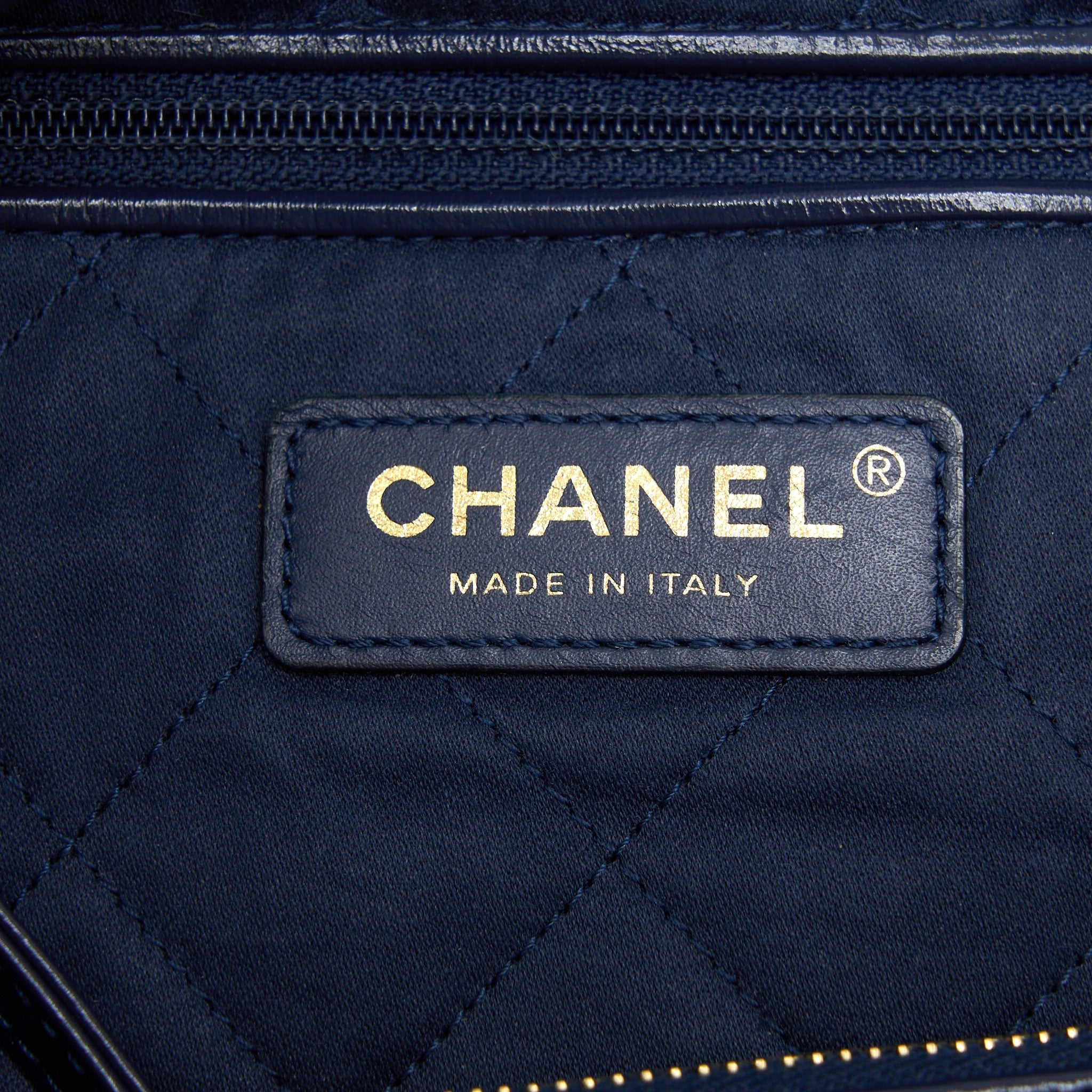 CHANEL SMALL 22 BAG SHINY CALFSKIN NAVY GHW (MICROCHIP)