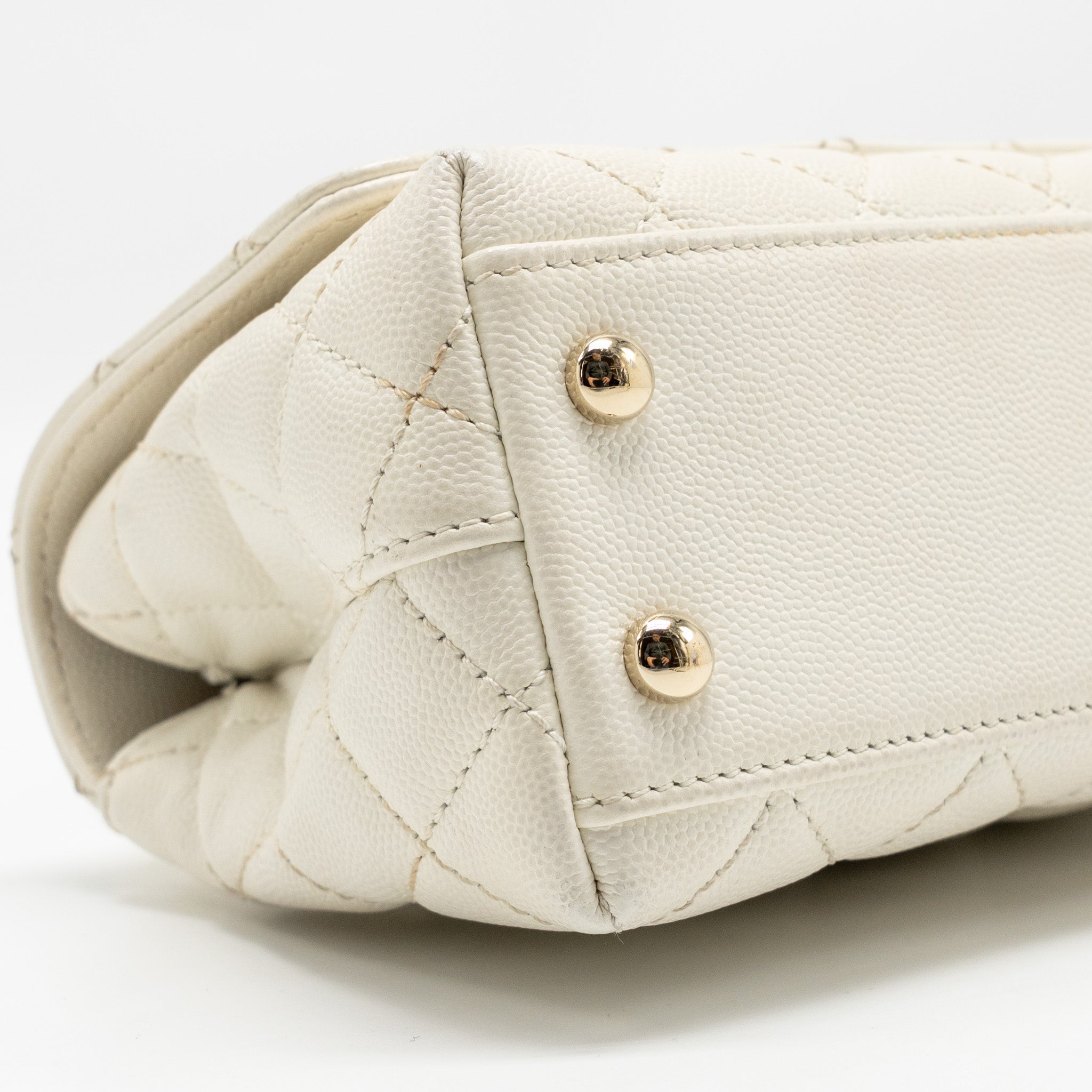 CHANEL MINI COCO HANDLE CAVIAR WHITE LGHW (MICROCHIP)