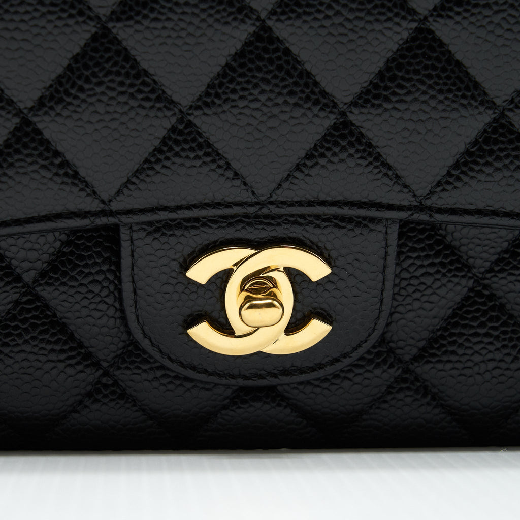 CHANEL CLASSIC DOUBLE FLAP MEDIUM BLACK CAVIAR GHW