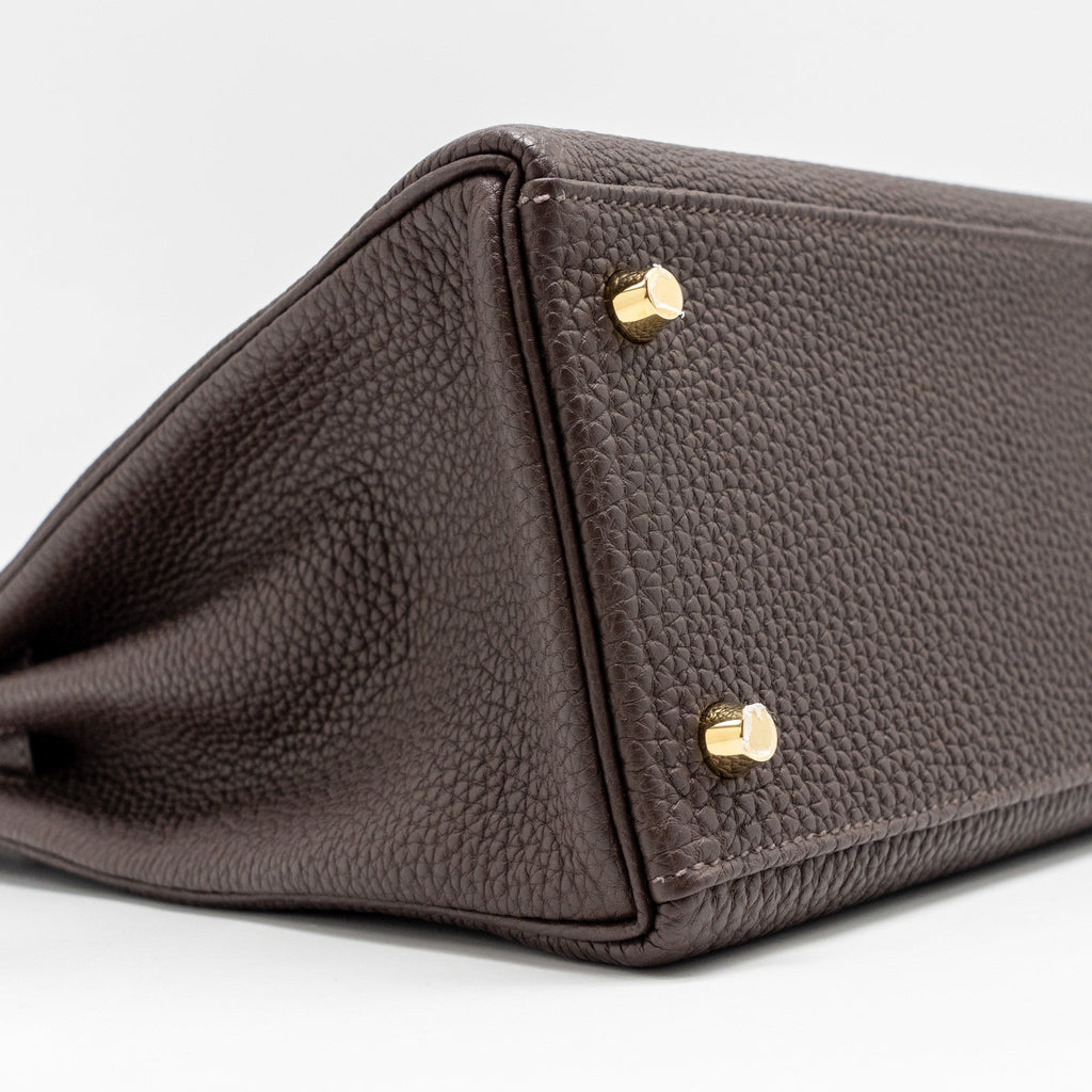 HERMES KELLY 28 TOGO CHOCOLATE GHW