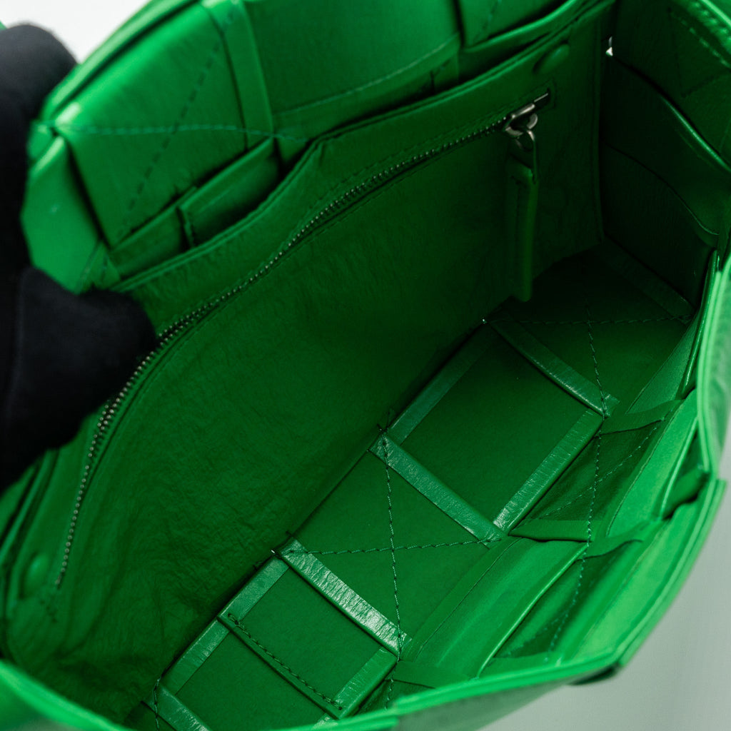 BOTTEGA VENETA CASSETTE LEATHER GREEN SHW