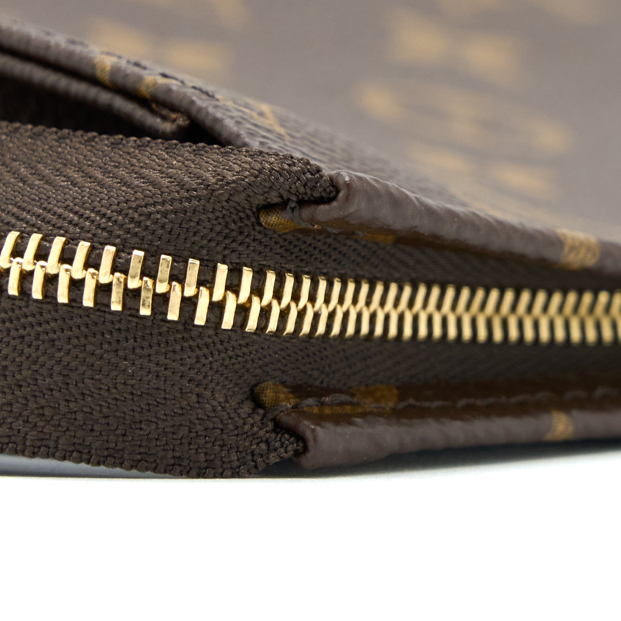 LOUIS VUITTON TOILETRY POCHETTE 26 MONOGRAM CANVAS GHW