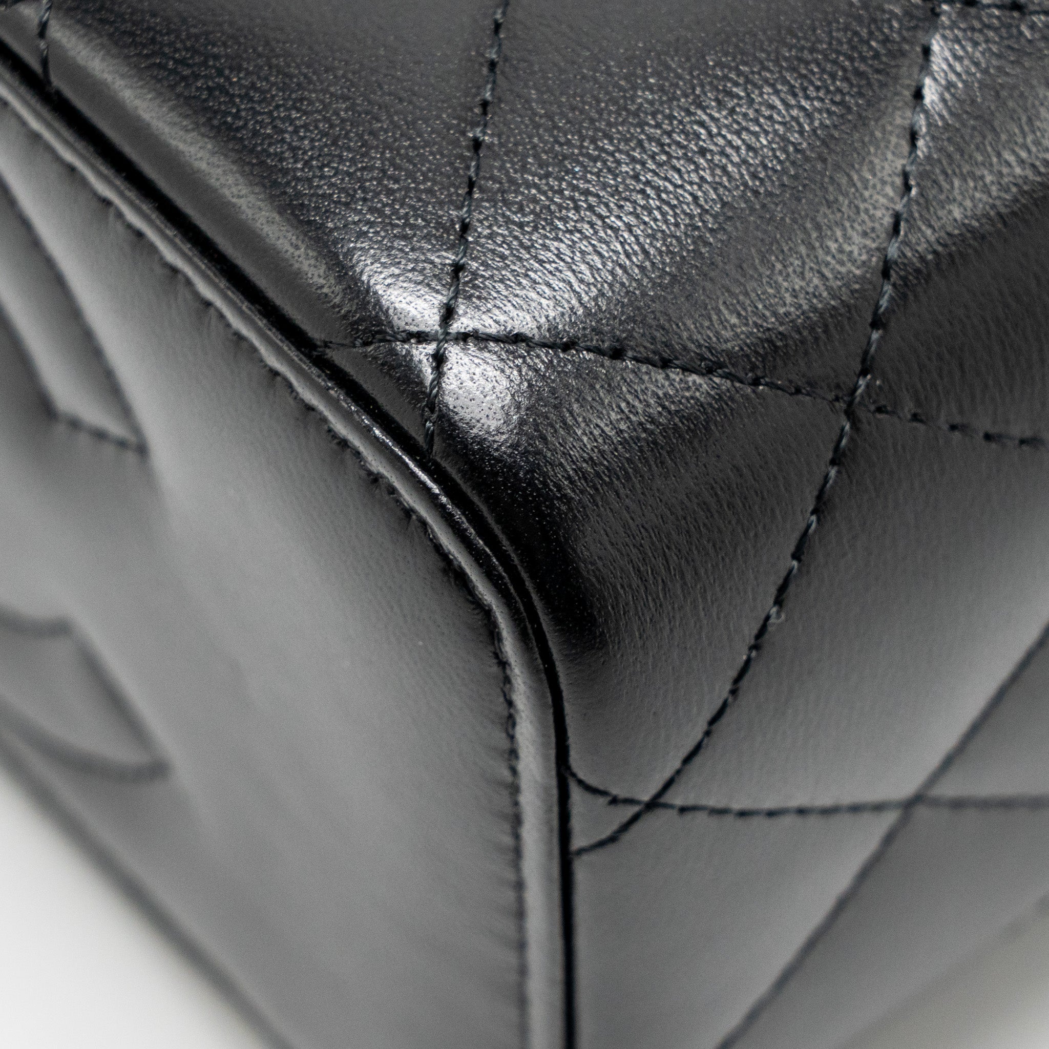 CHANEL LONG VANITY WITH CHAIN DETAIL CC LOGO LAMBSKIN BLACK GHW(MICROCHIP)