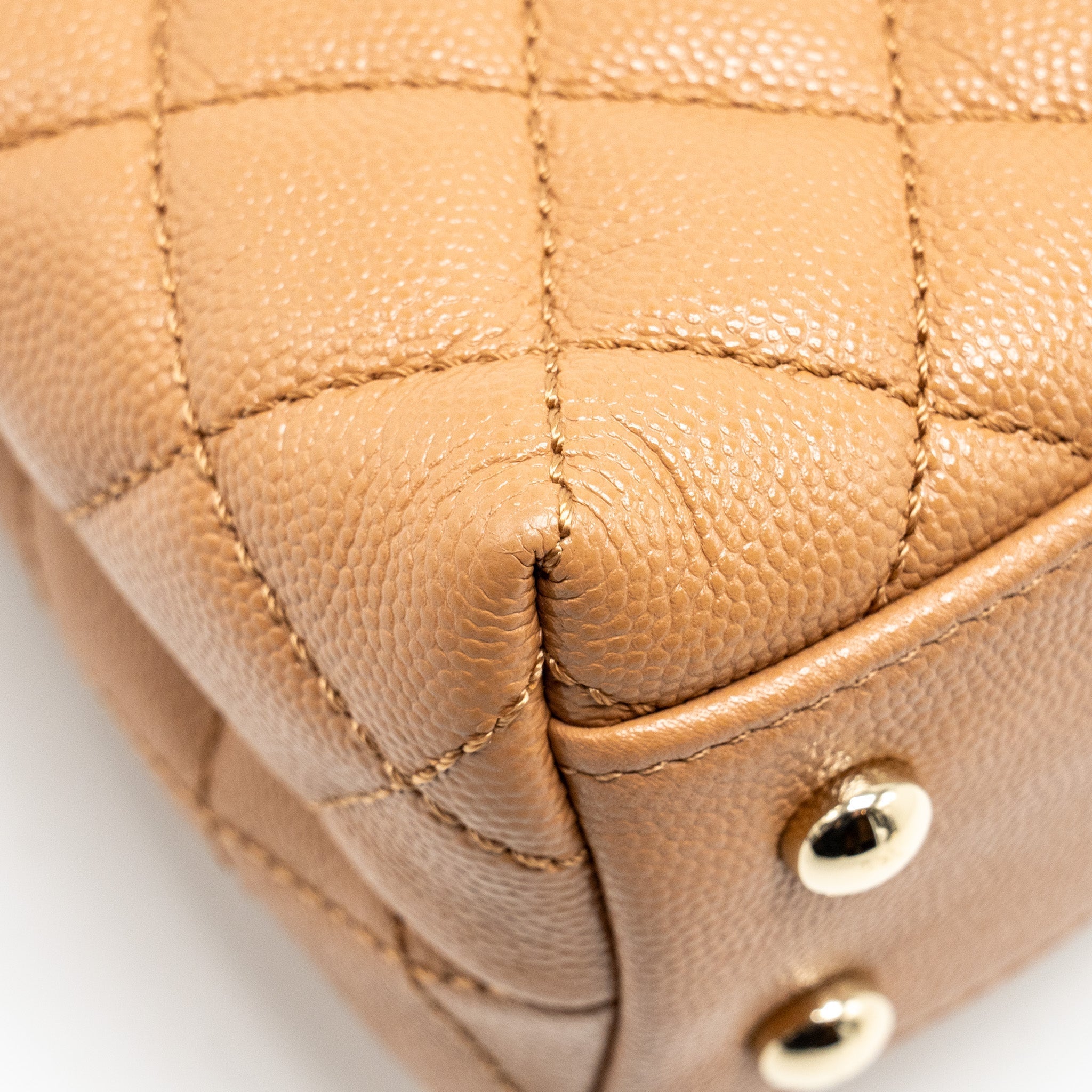 CHANEL 21P SMALL COCO HANDLE CAVIAR CARAMEL LGHW