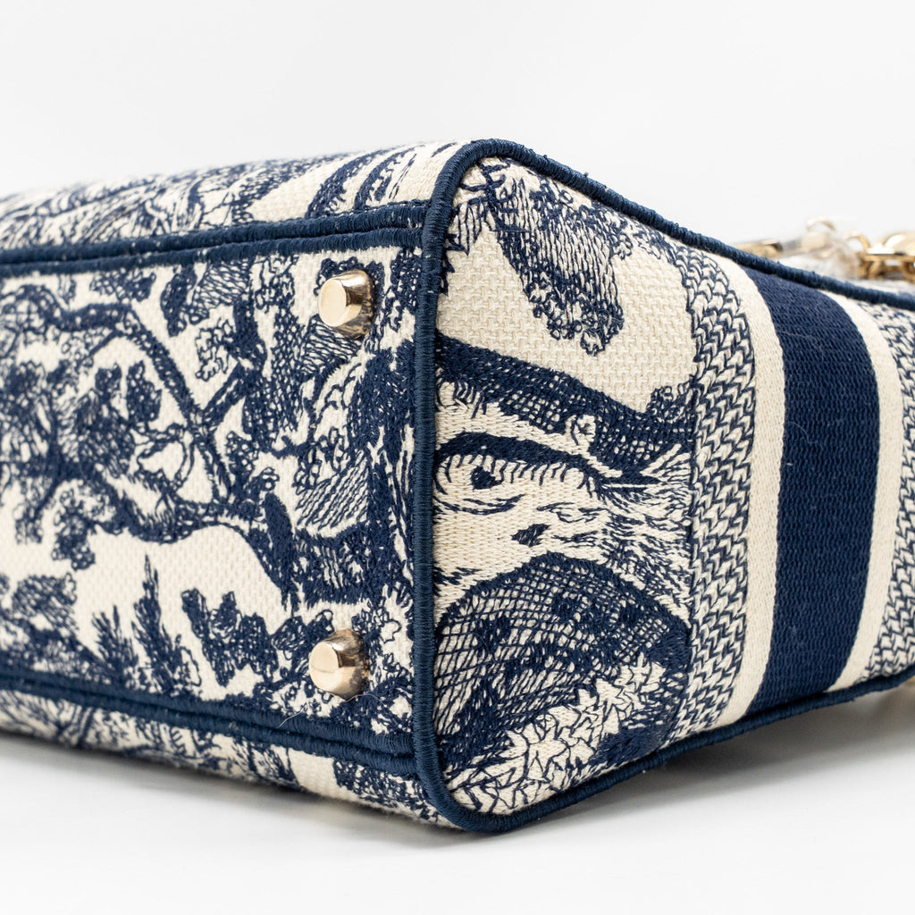 DIOR MEDIUM LADY D-LITE BAG TOILE DE JOUY EMBROIDERY BLUE LGHW