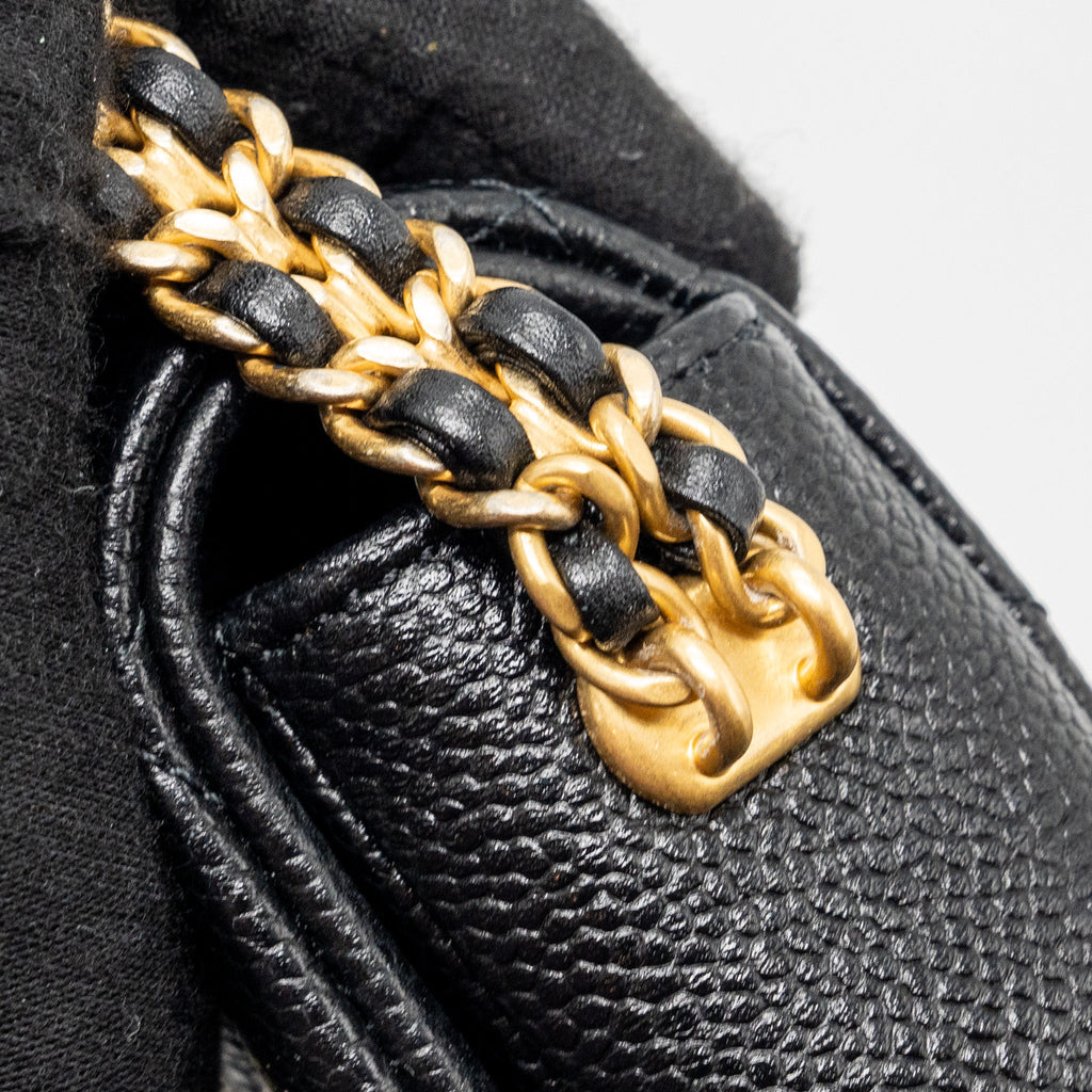 CHANEL 21A CHAIN SOUL FLAP BAG GRAINED CALFSKIN BLACK GHW (MICROCHIP)