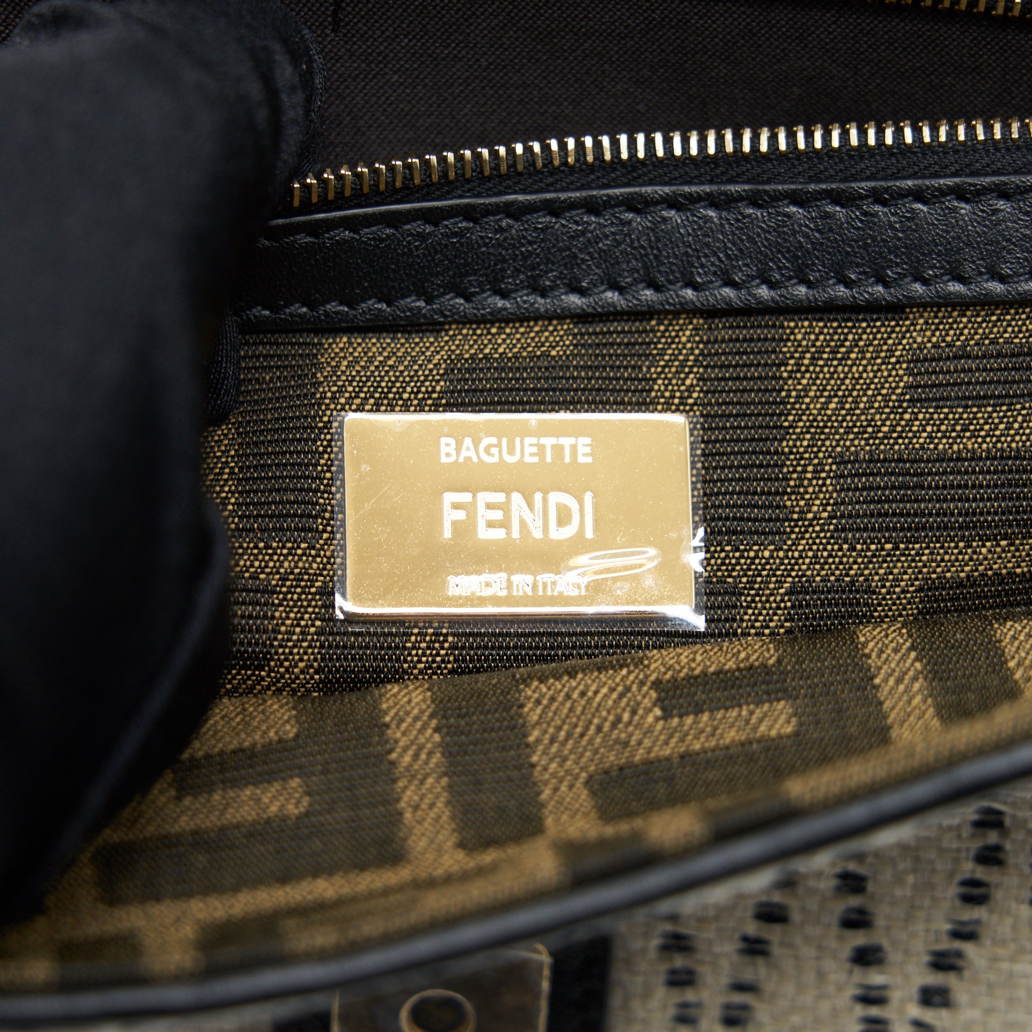 FENDI BAGUETTE ICONIC MEDIUM WHITE RAFFIA BAG MULTICOLOR