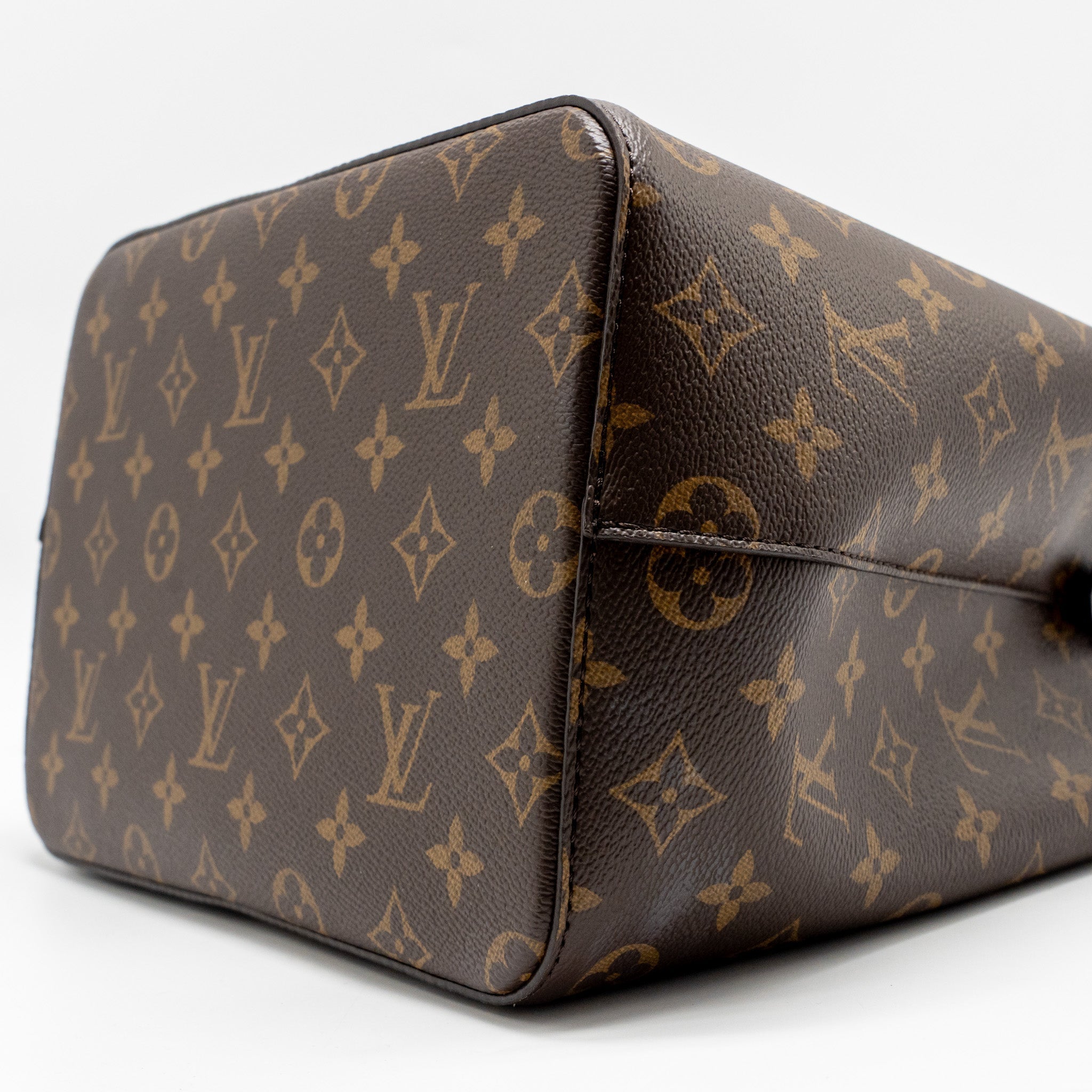 LOUIS VUITTON NEONOE MM MONOGRAM CANVAS CARAMEL GHW