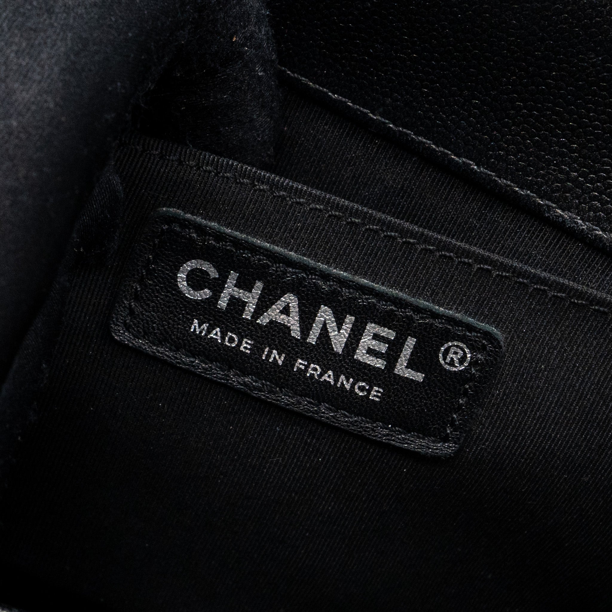 CHANEL MEDIUM BOY BAG CAVIAR SO BLACK BLACK HARDWARE