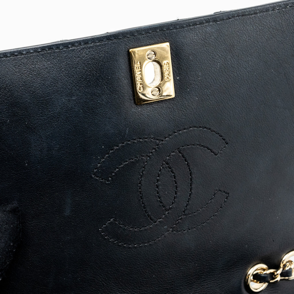CHANEL CHEVRON FLAP BAG CALFSKIN BLACK GHW