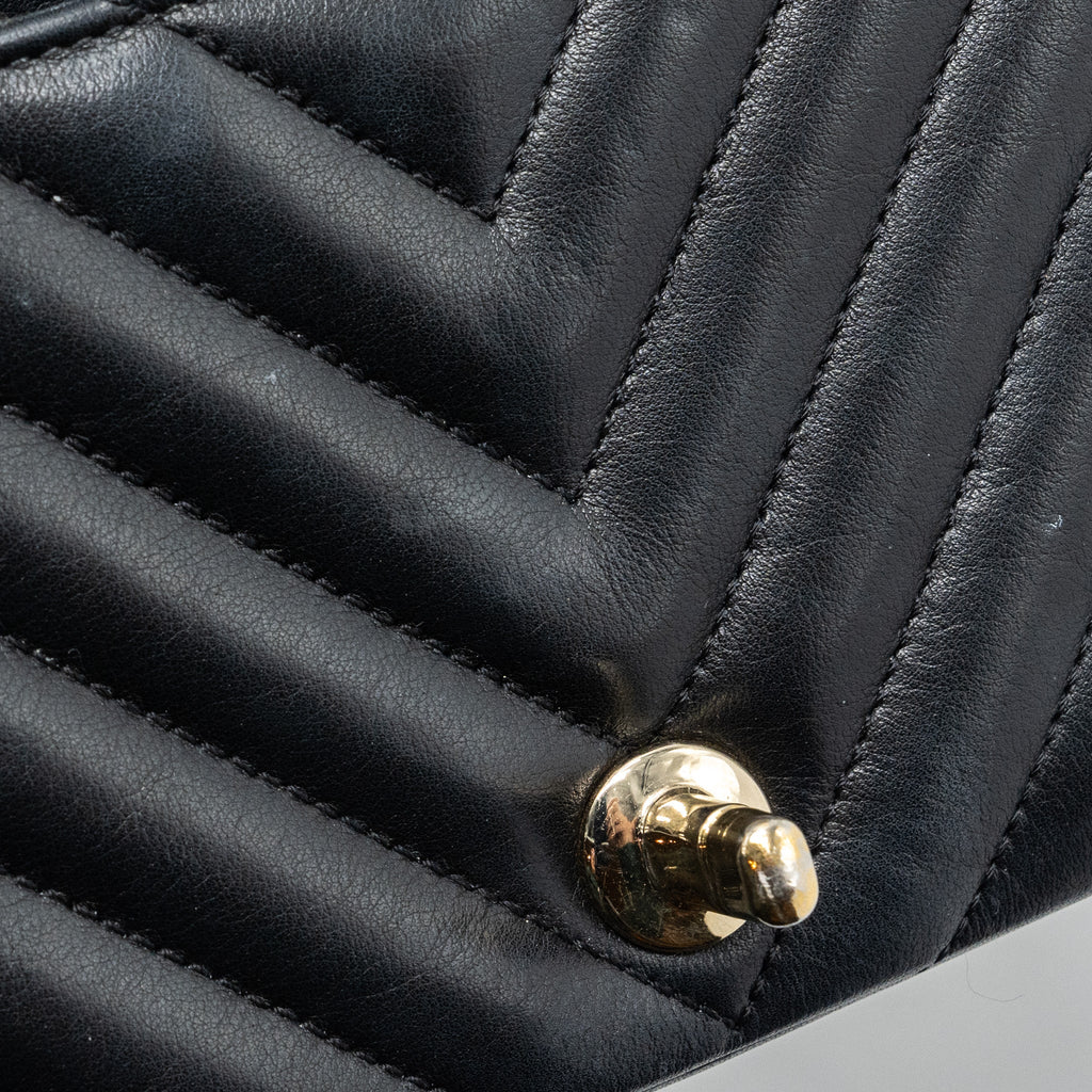CHANEL CHEVRON FLAP BAG CALFSKIN BLACK GHW