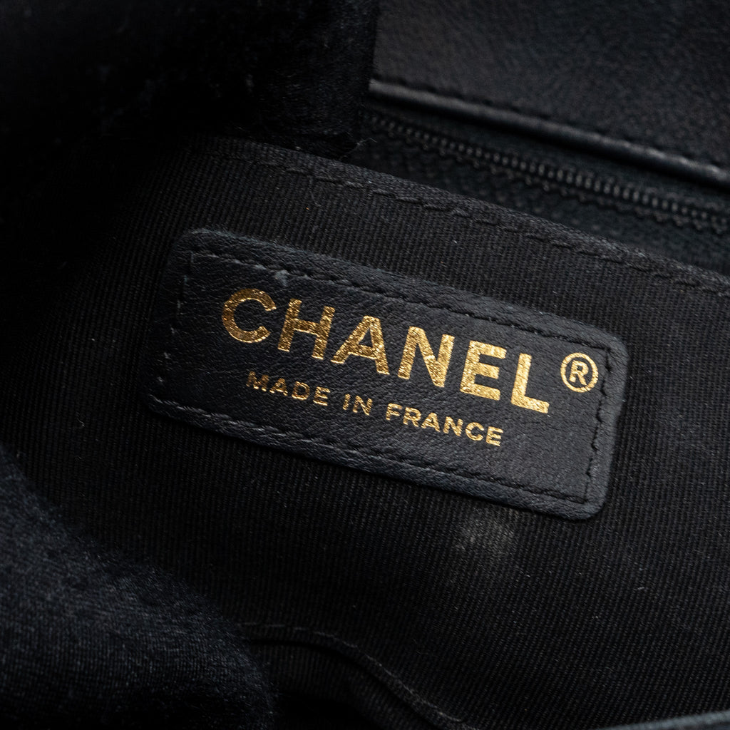 CHANEL CHEVRON FLAP BAG CALFSKIN BLACK GHW