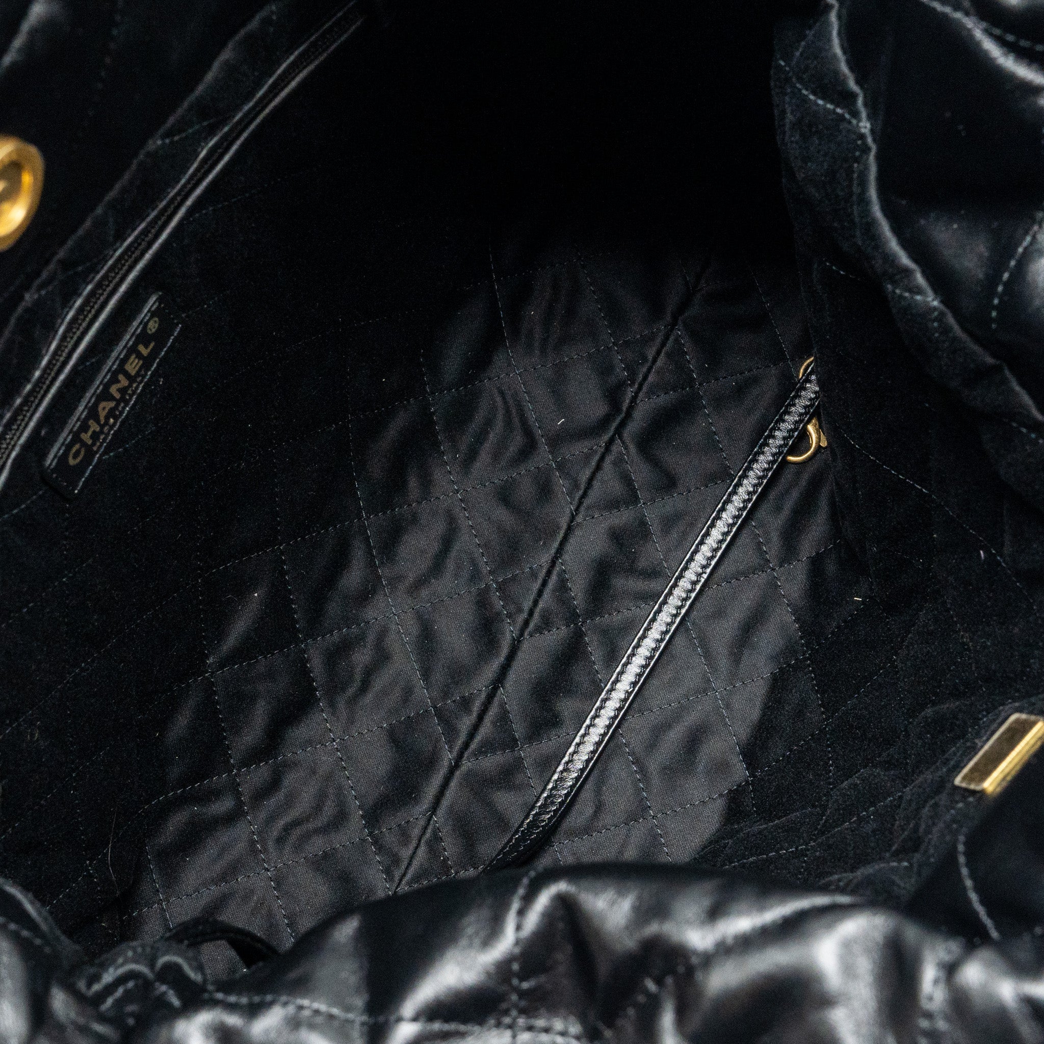 CHANEL MEDIUM 22 BAG SHINY CALFSKIN BLACK GHW
