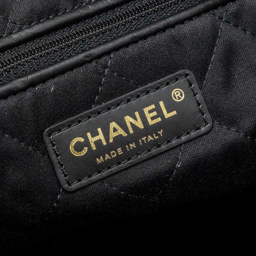 CHANEL MEDIUM 22 BAG SHINY CALFSKIN BLACK GHW