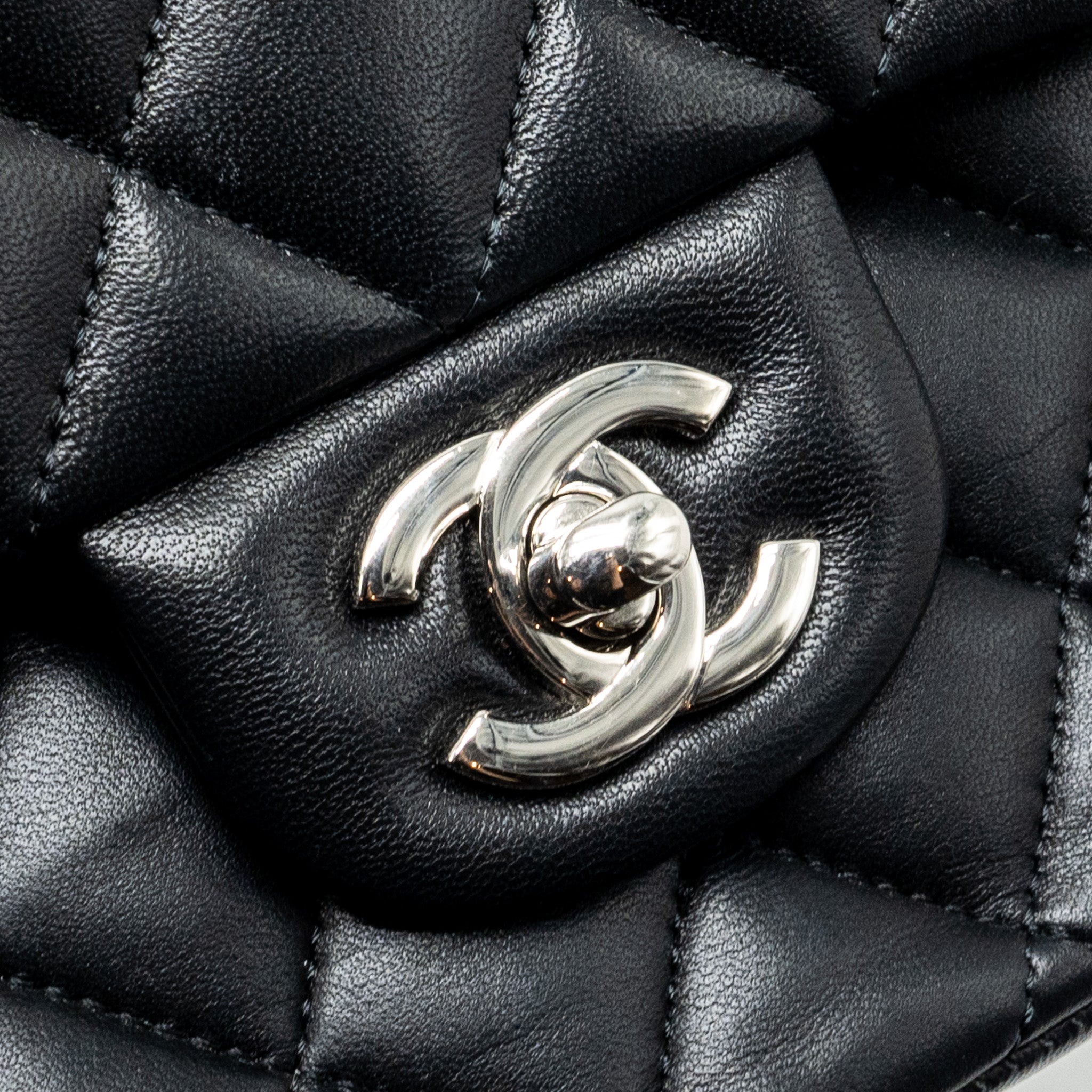 CHANEL MEDIUM CLASSIC DOUBLE FLAP BAG LAMBSKIN BLACK SHW